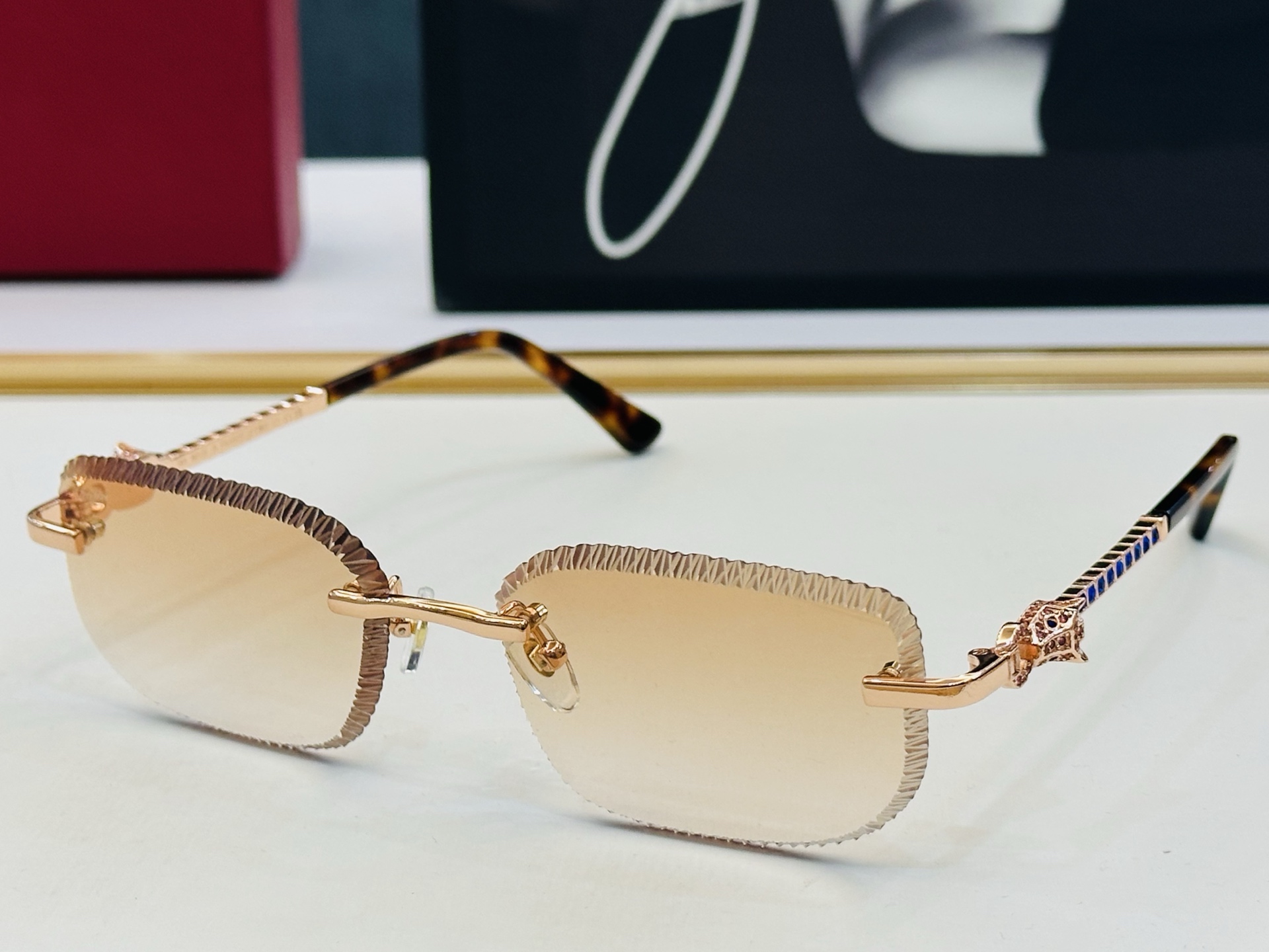 Cartie* 卡家 太阳镜 CT1851 Size：58口17-145 电镀工艺精湛气质十足！D男女同