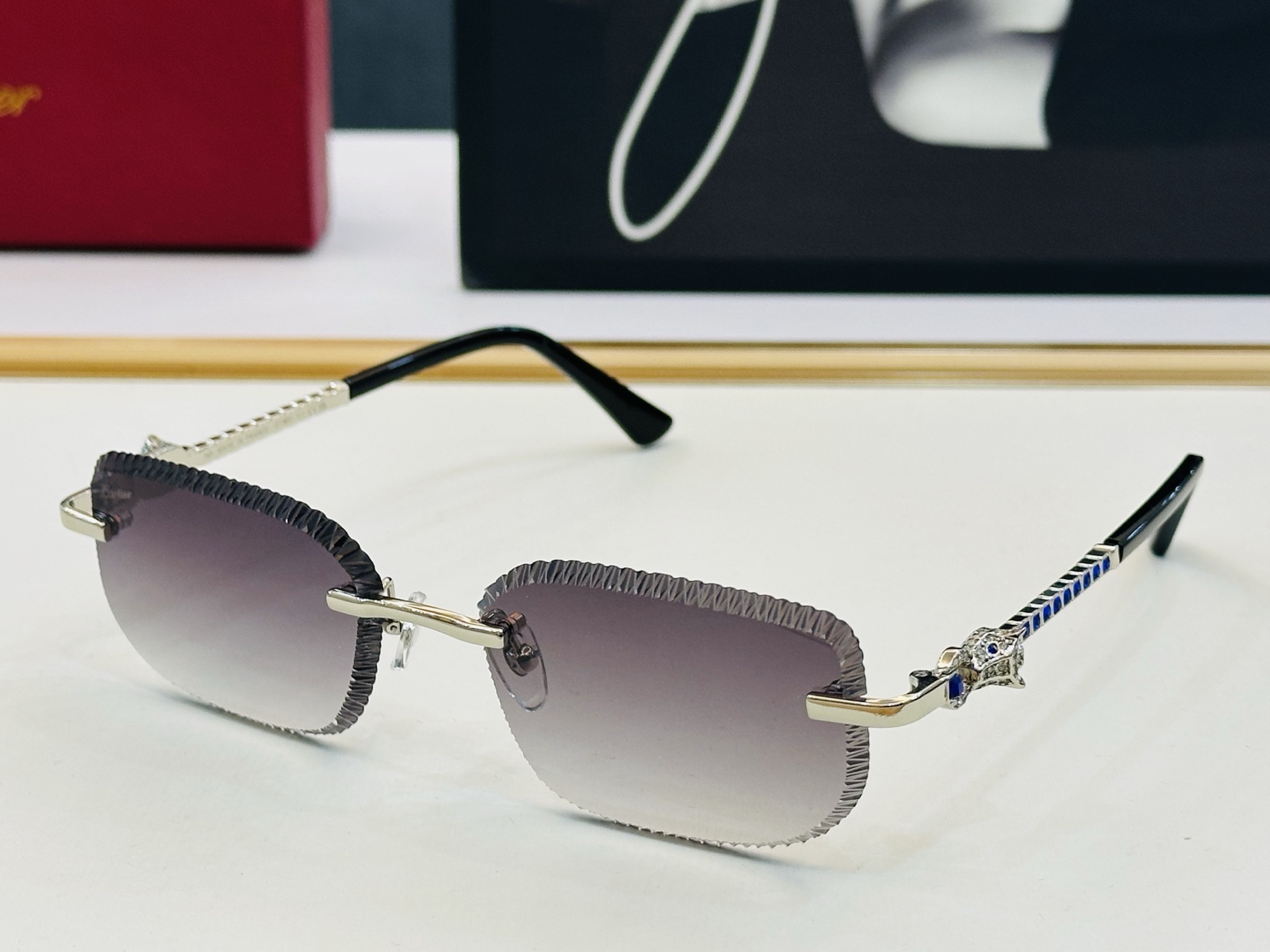 Cartie* 卡家 太阳镜 CT1851 Size：58口17-145 电镀工艺精湛气质十足！D男女同