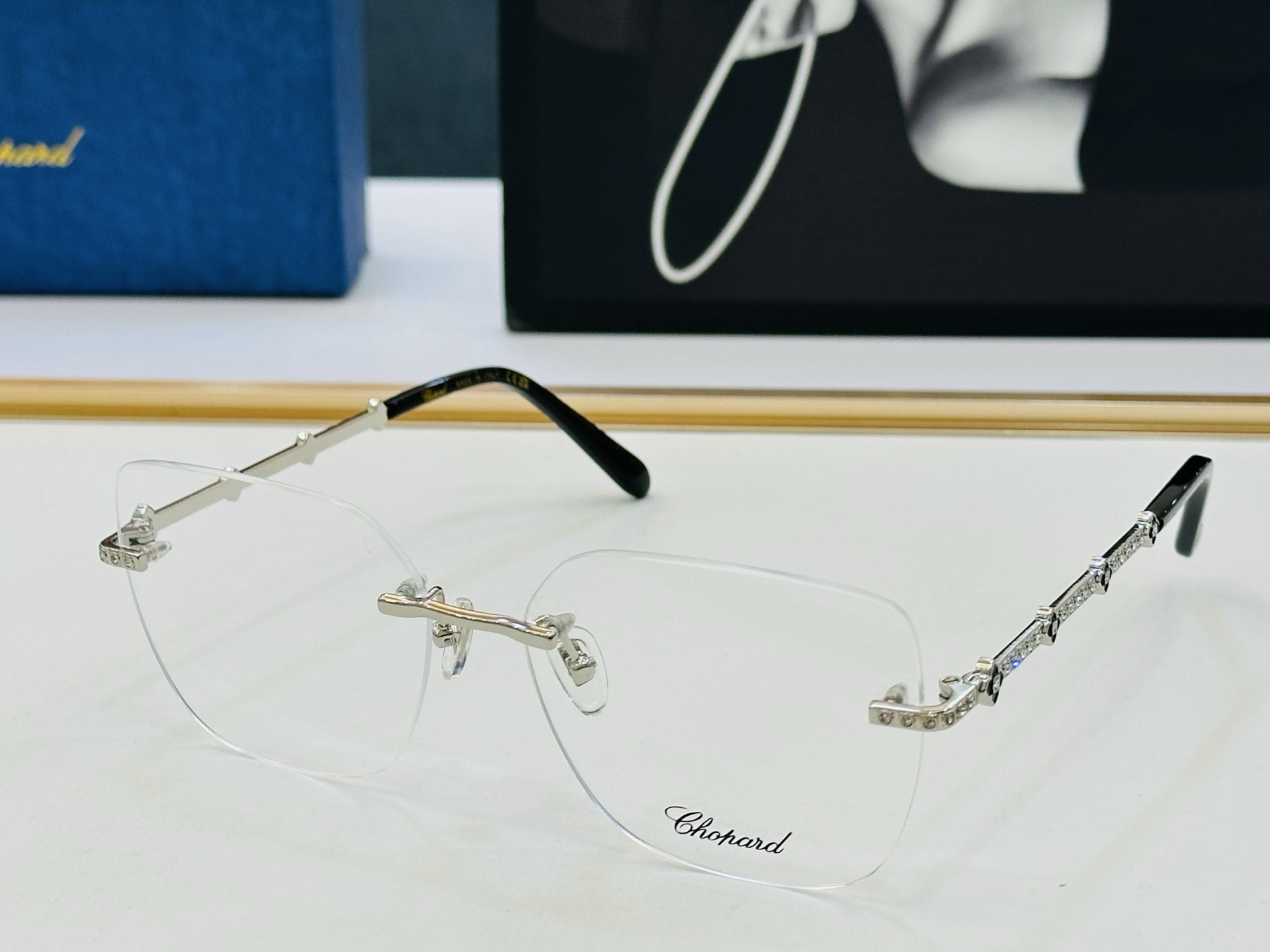 原版 ChoPard肖邦 MODEL: SCHG954 Size：59口16-146 以现代时尚的设计风