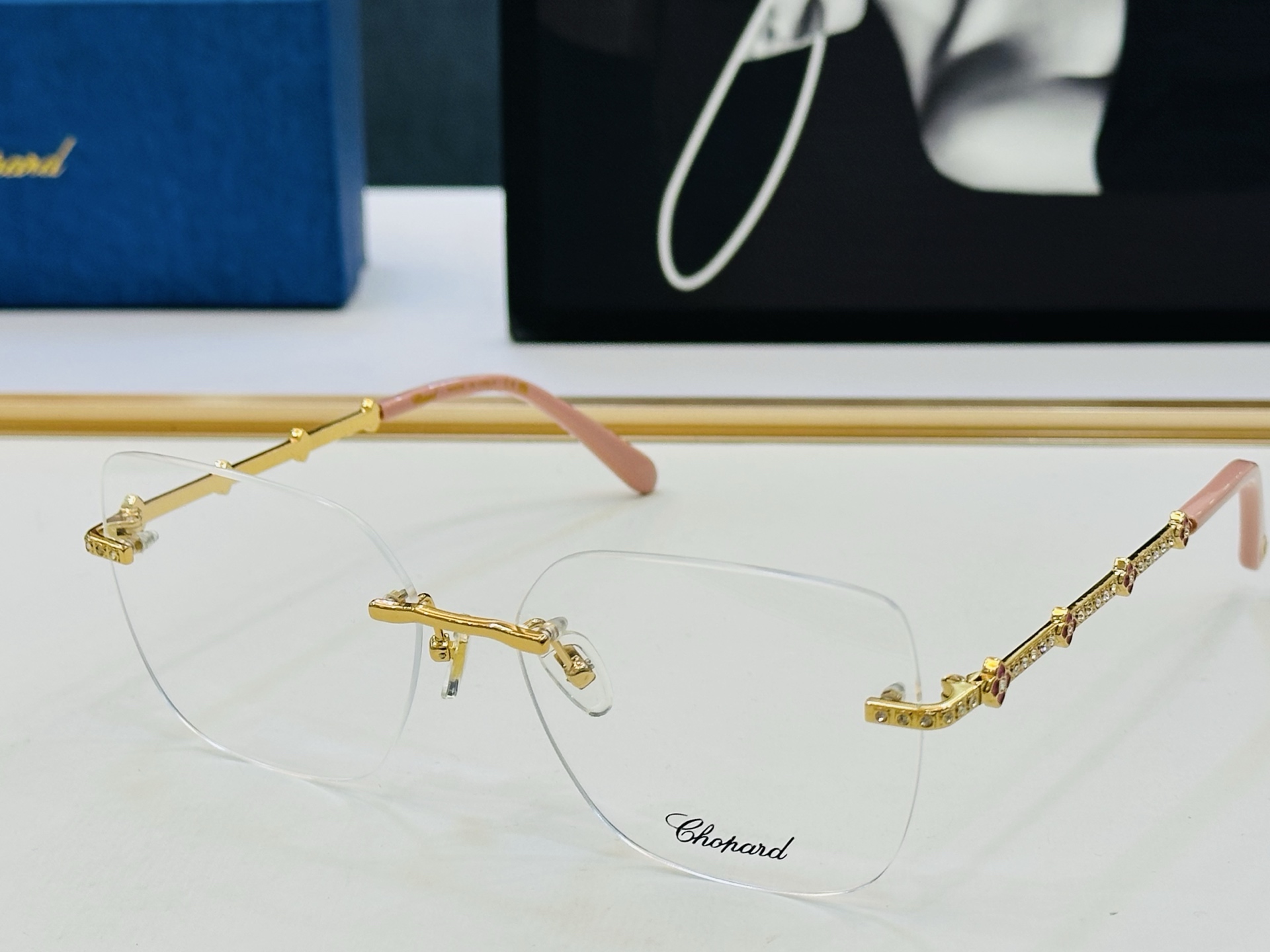 原版 ChoPard肖邦 MODEL: SCHG954 Size：59口16-146 以现代时尚的设计风