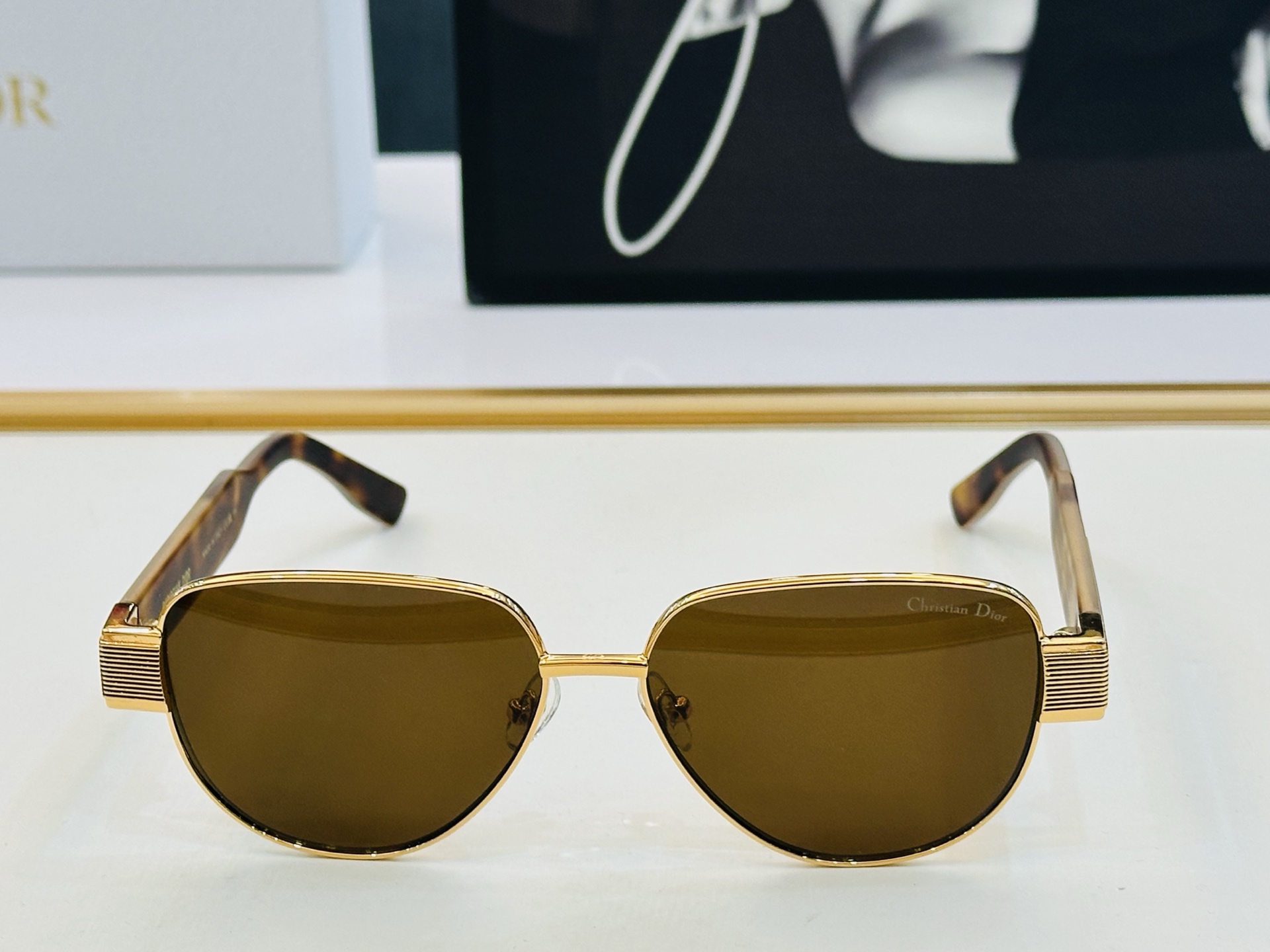 🔻🔻🔻DIO* 迪家 55UCR Size：57口14-145 春夏款墨镜 😎🔆🔥🔥搭配镜腿精致 X官网