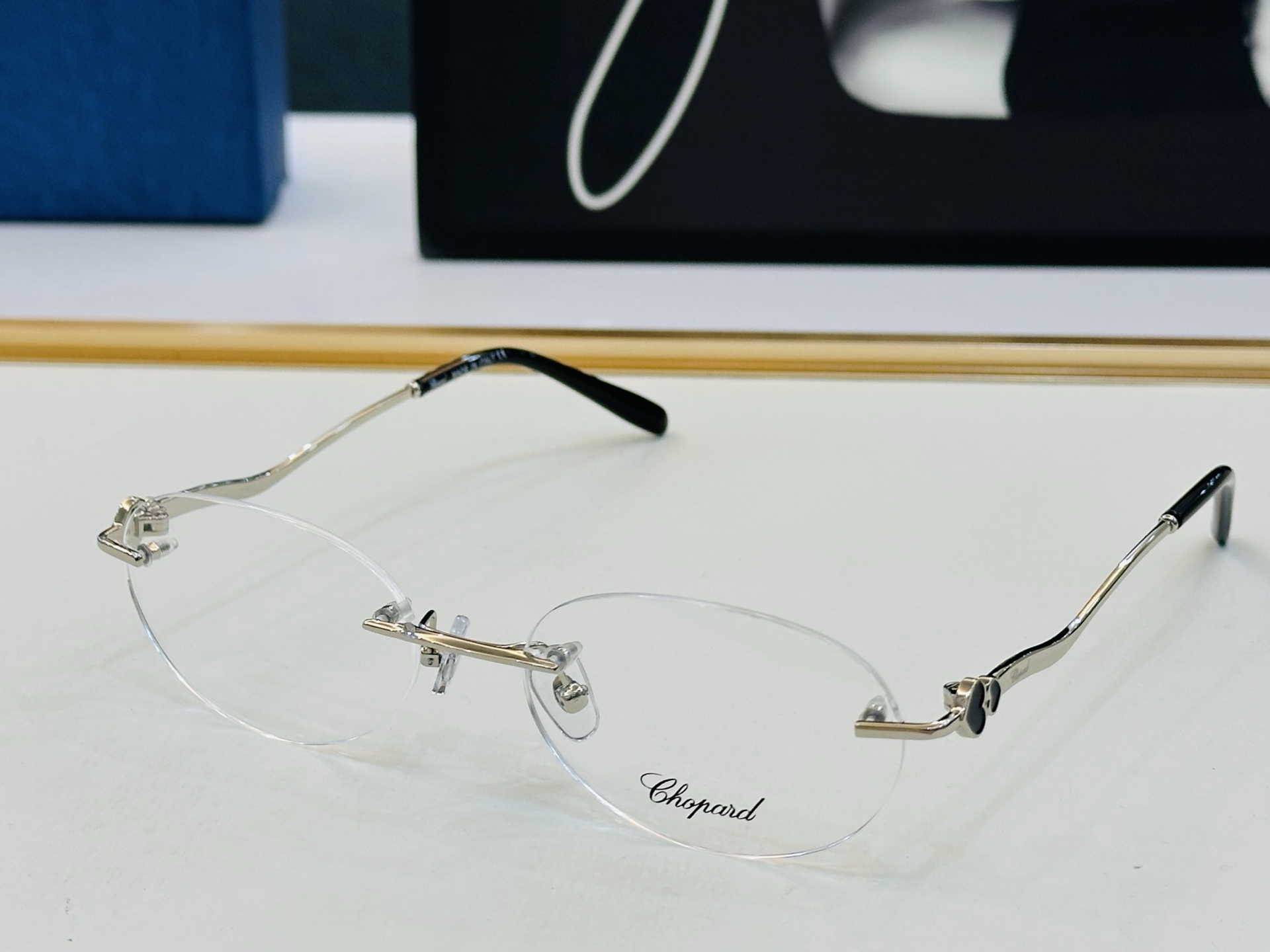 原版 ChoPard肖邦 MODEL: VCHG31S Size：54口20-140 以现代时尚的设计风