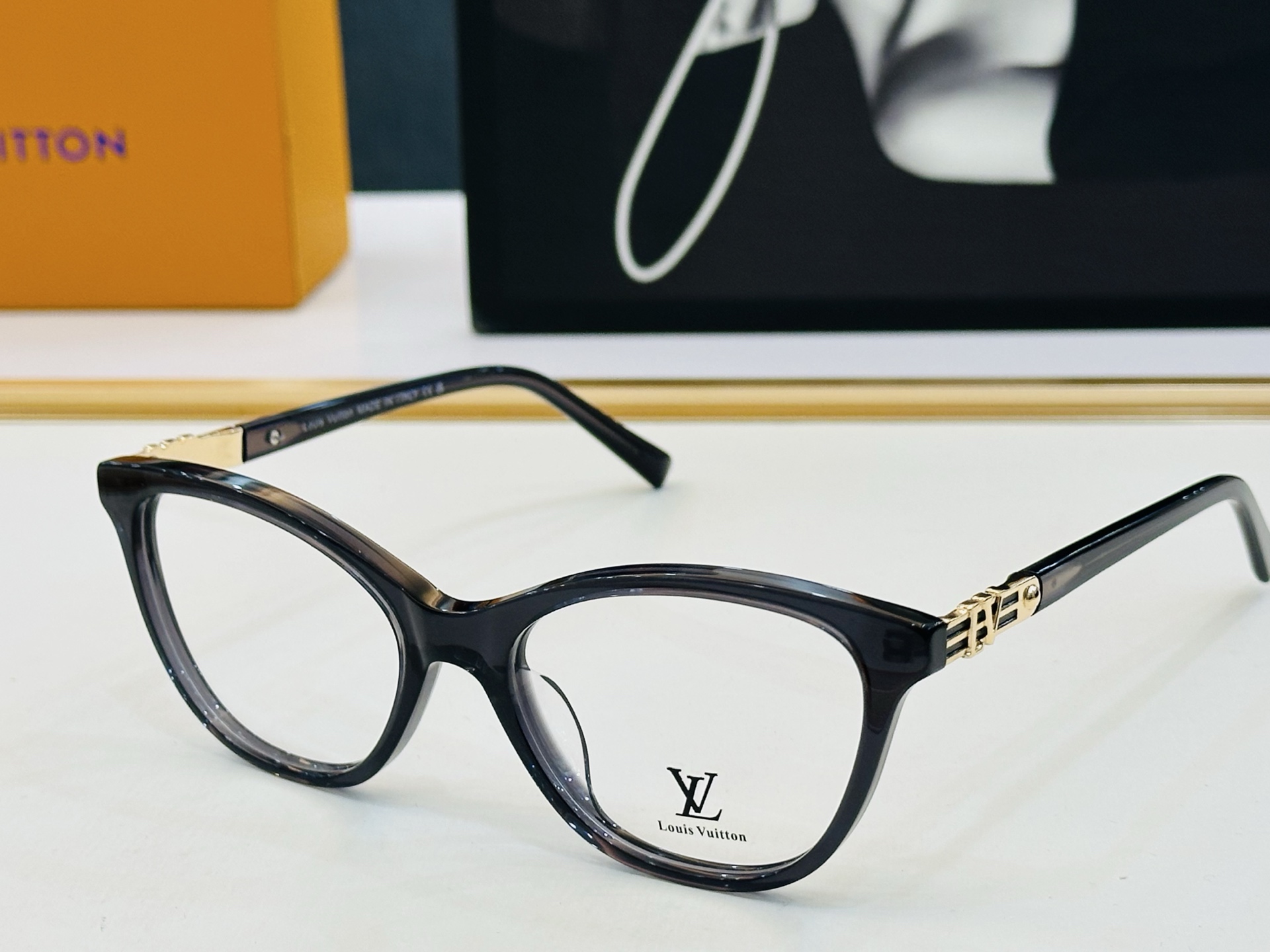 🎉🎉路易家 LV2081 🔻🔻Size：54口18-145 🔰经典再现 板材框 H配光架 配戴舒适 🆕