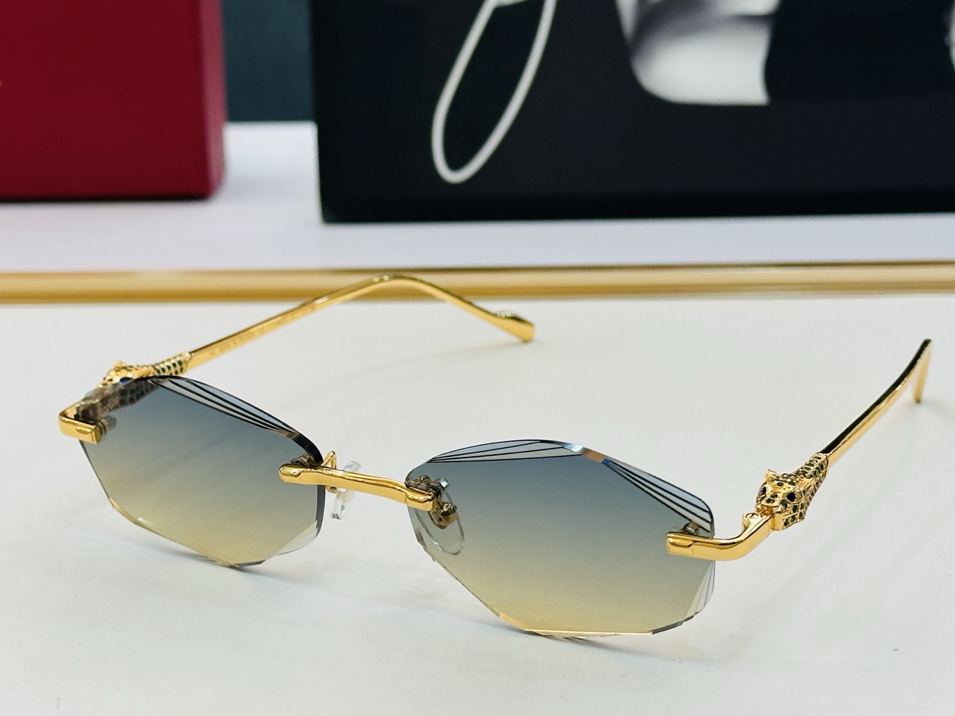 Cartie* 卡家 CT01847 太阳镜 Size：56口18-145 工艺精湛气质十足！bm男女同