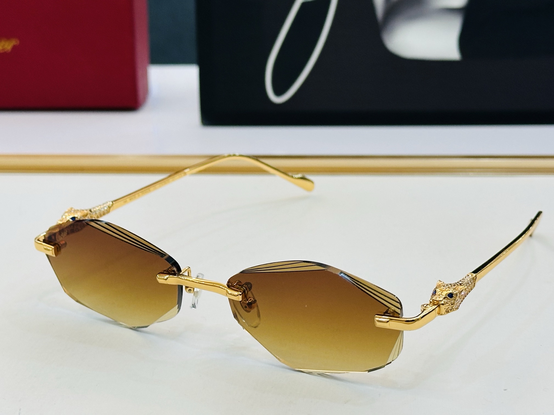 Cartie* 卡家 CT01847 太阳镜 Size：56口18-145 工艺精湛气质十足！bm男女同