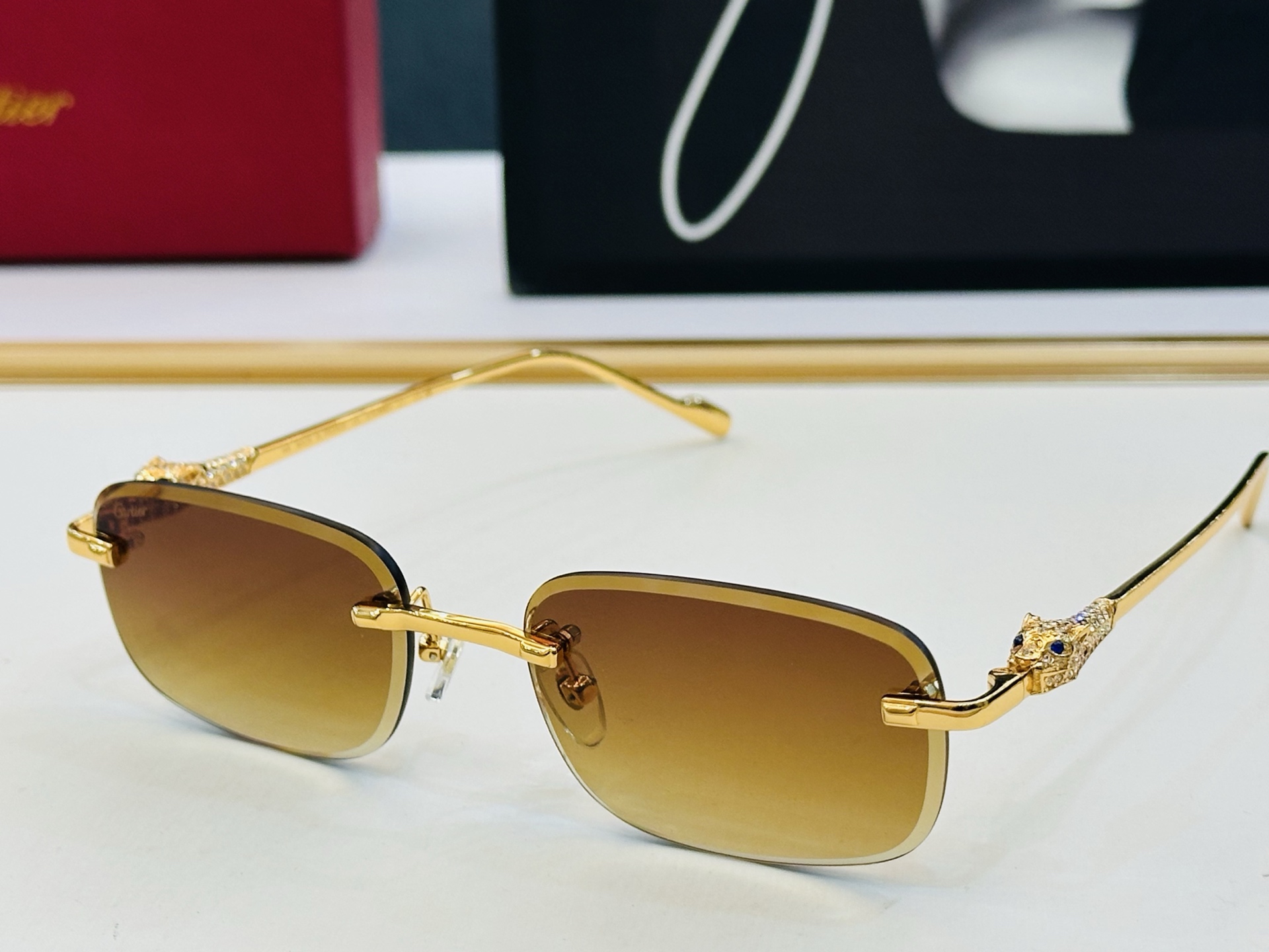 Cartie* 卡家 CT01846 太阳镜 Size：56口17-145 工艺精湛气质十足！bm男女同