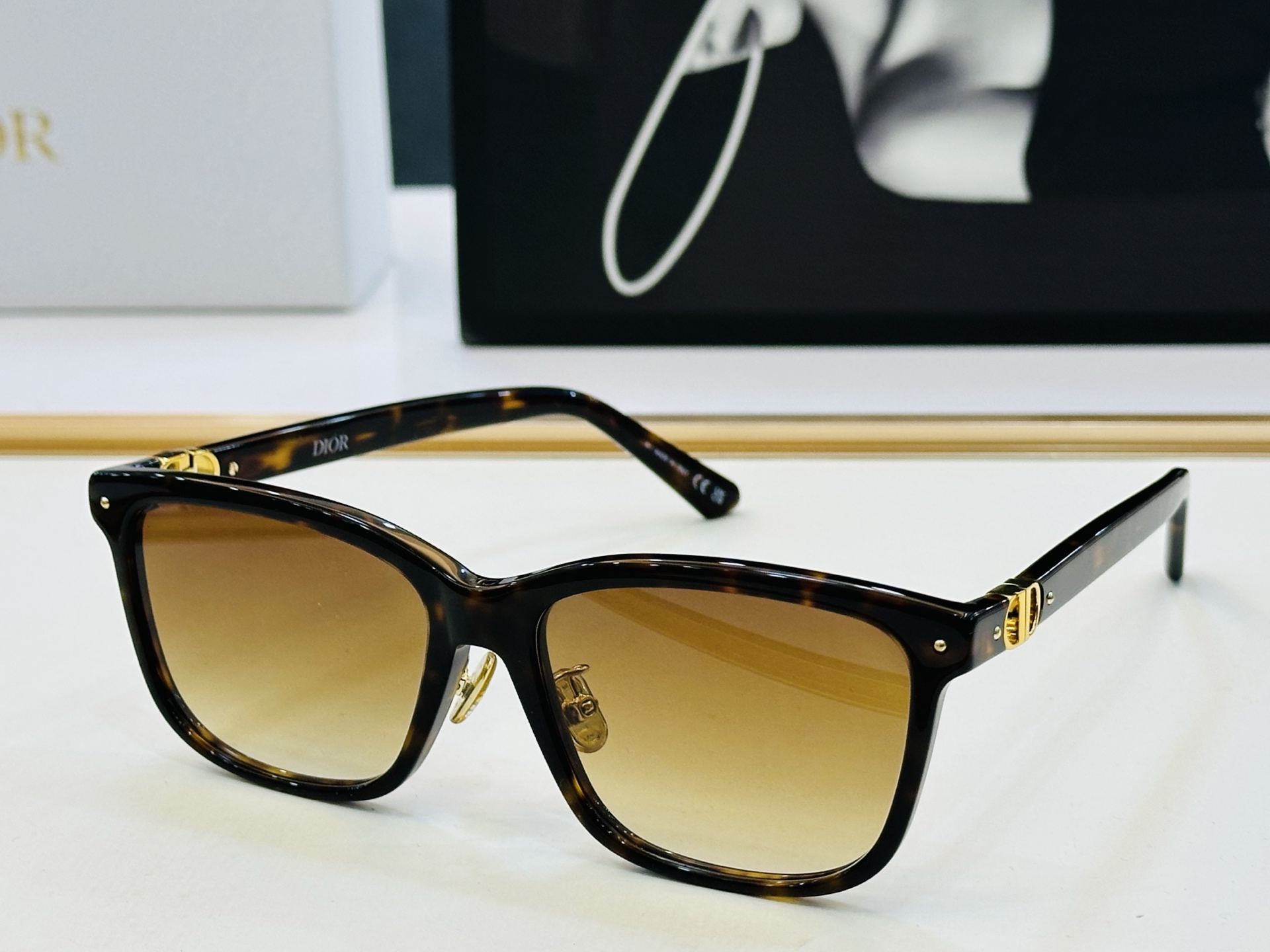 🔻🔻🔻DIO* 迪家 S2F Size：57口16-140 春夏款墨镜 😎🔆 FD搭配镜腿精致 质量上佳