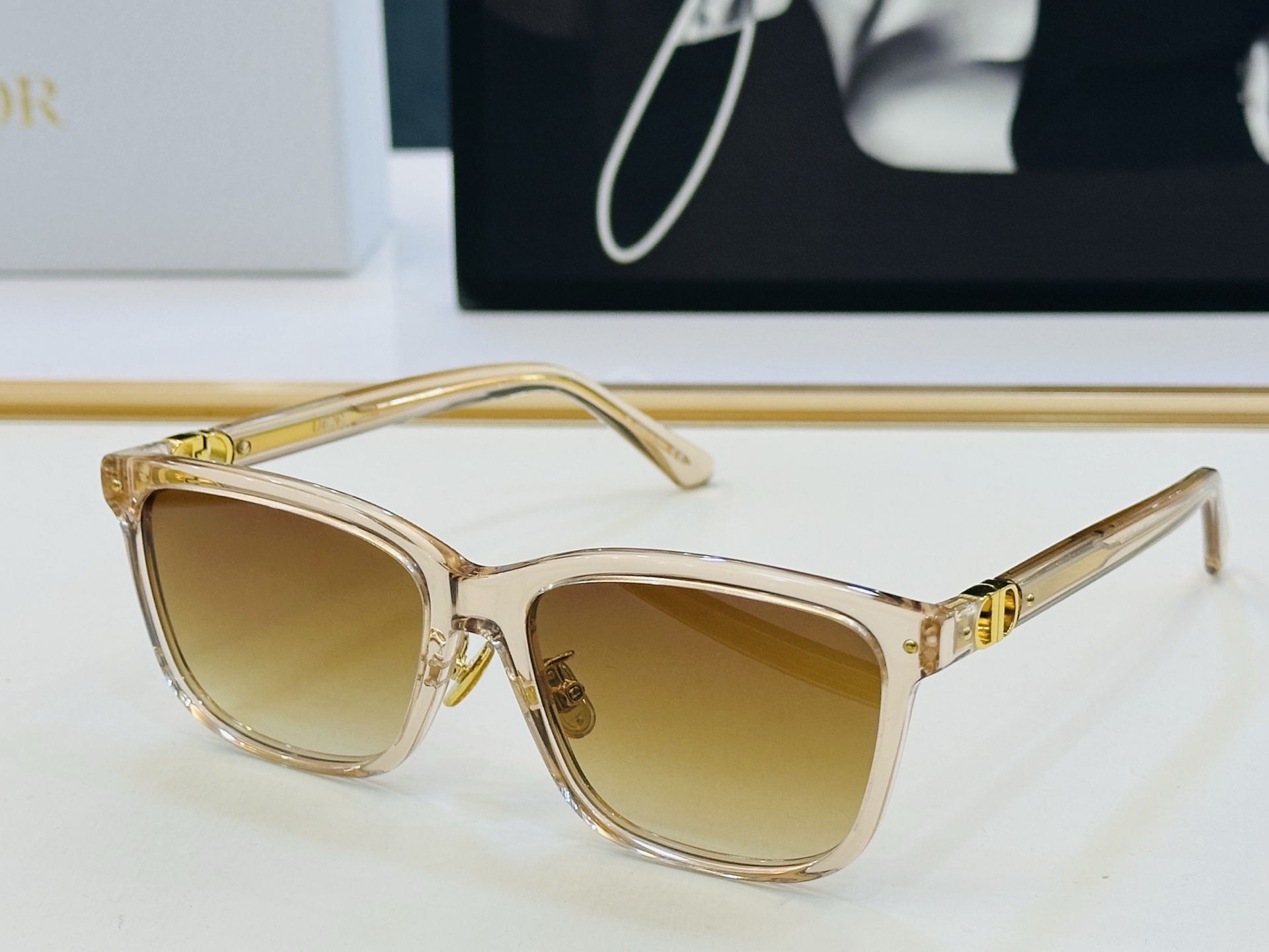 🔻🔻🔻DIO* 迪家 S2F Size：57口16-140 春夏款墨镜 😎🔆 FD搭配镜腿精致 质量上佳