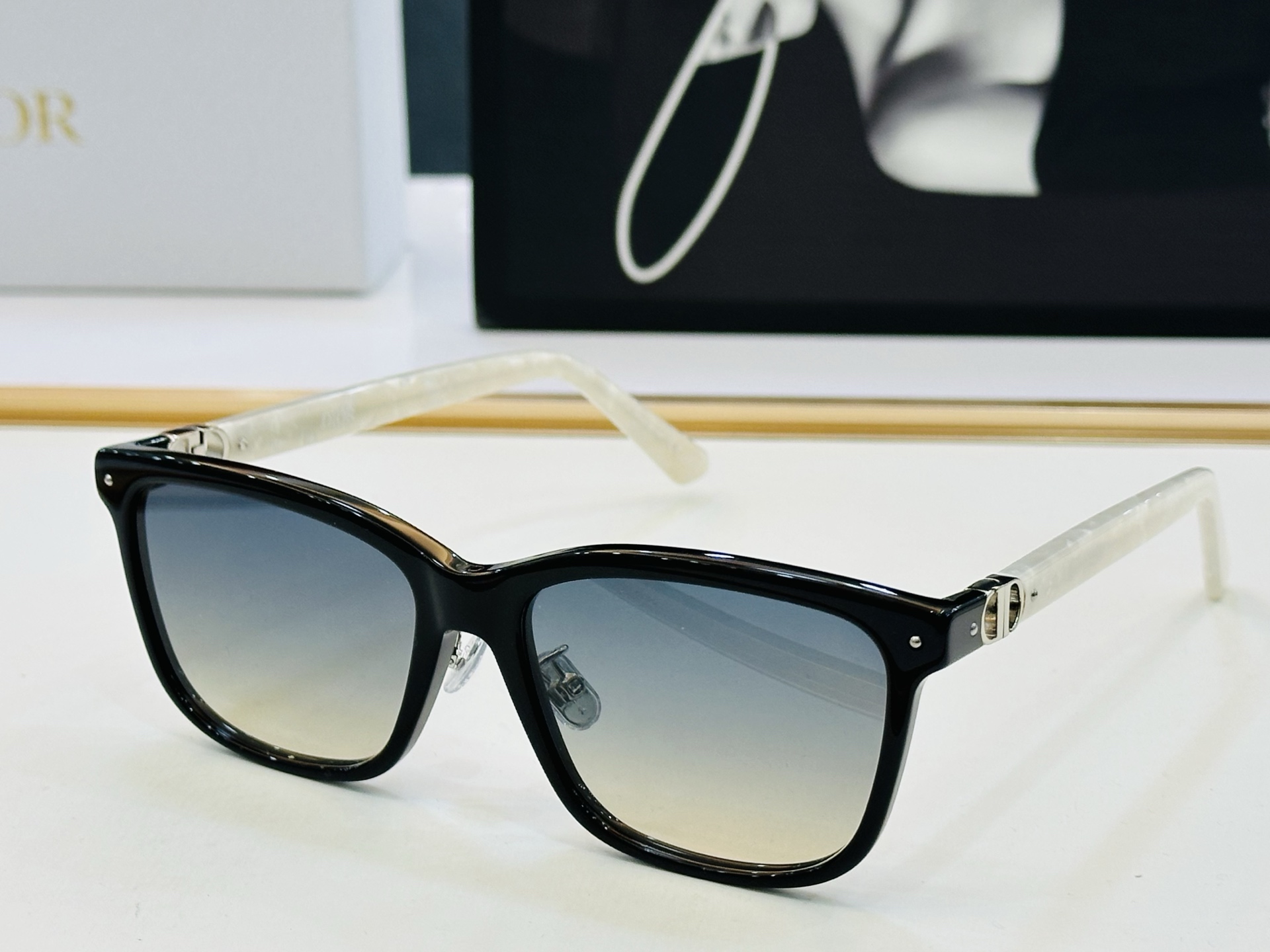 🔻🔻🔻DIO* 迪家 S2F Size：57口16-140 春夏款墨镜 😎🔆 FD搭配镜腿精致 质量上佳