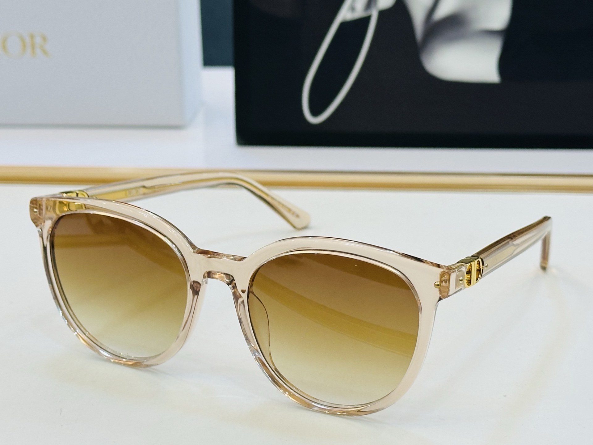 🔻🔻🔻DIO* 迪家 R1F Size：57口20-140 春夏款墨镜 😎🔆 FD搭配镜腿精致 质量上佳