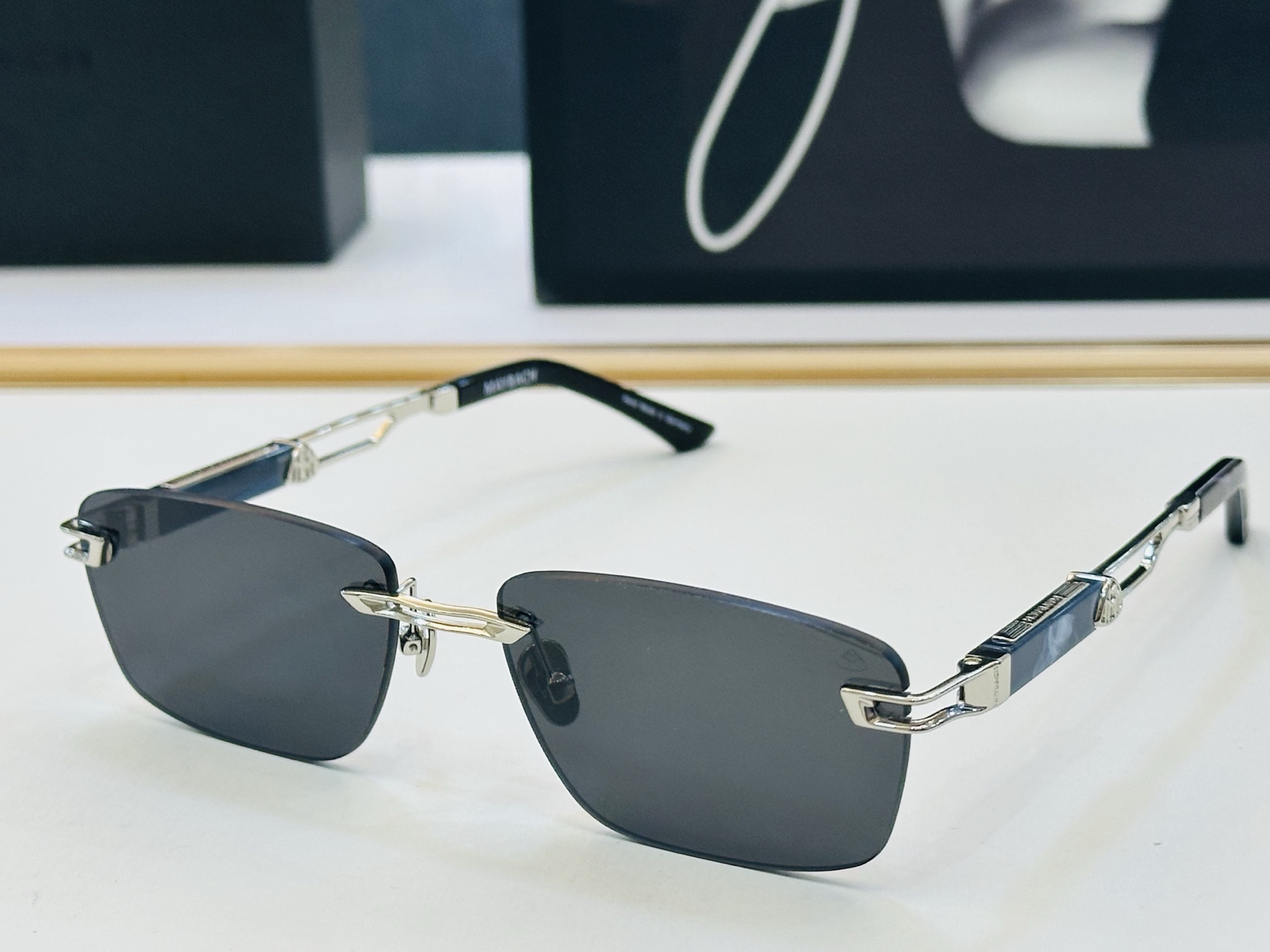 高品质 迈巴赫 🎉🎉做工精美💕💕MAYBAC*H Z25 Size：56口18-145 质感十足 A👍太