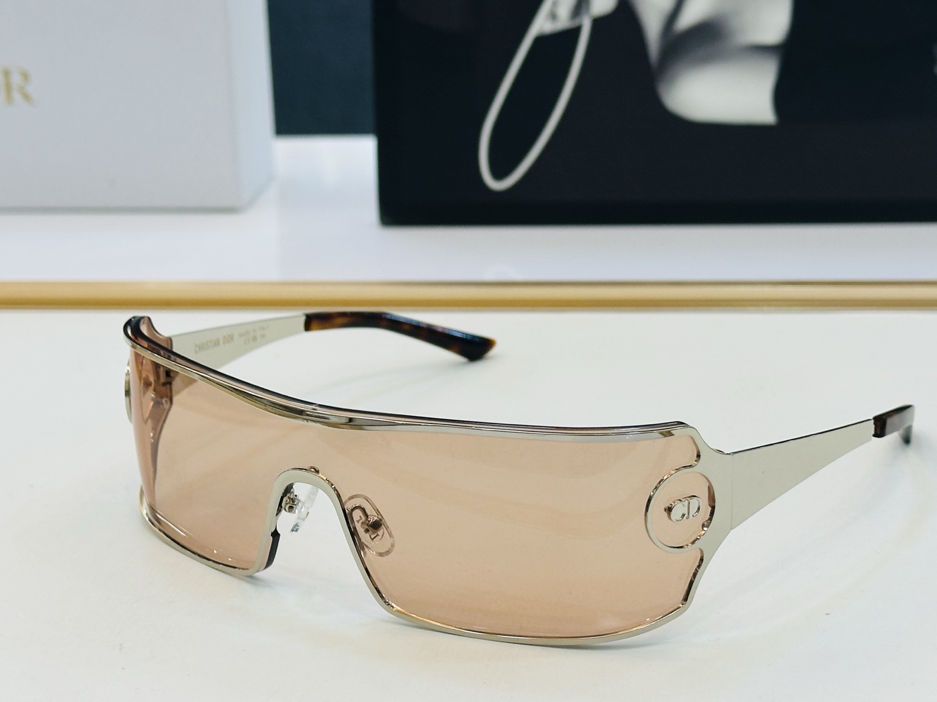 🔻🔻🔻DIO* 迪家 30AO Size：138口41-125 春夏款墨镜 😎🔆 K搭配镜腿精致 质量上