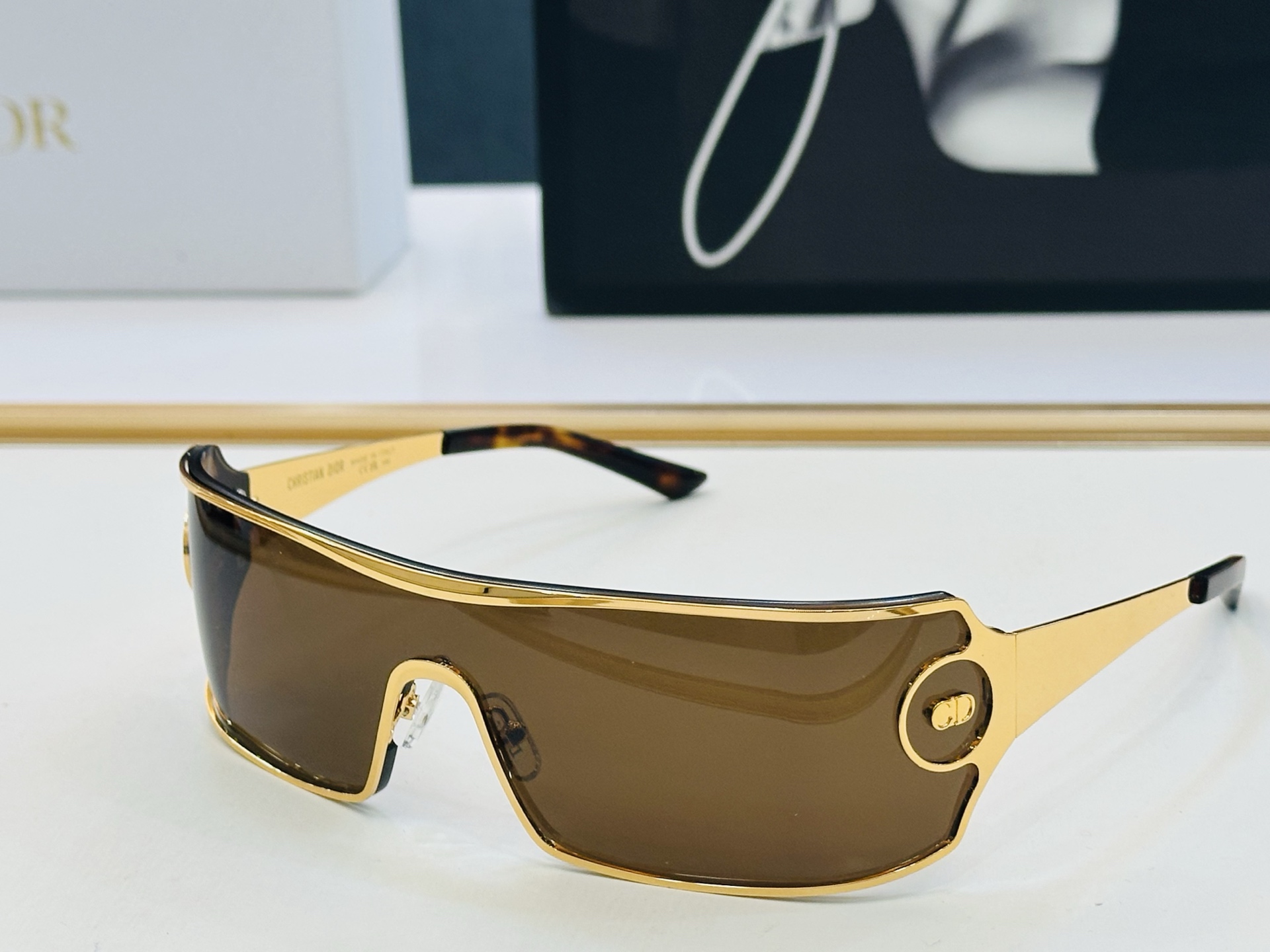 🔻🔻🔻DIO* 迪家 30AO Size：138口41-125 春夏款墨镜 😎🔆 K搭配镜腿精致 质量上