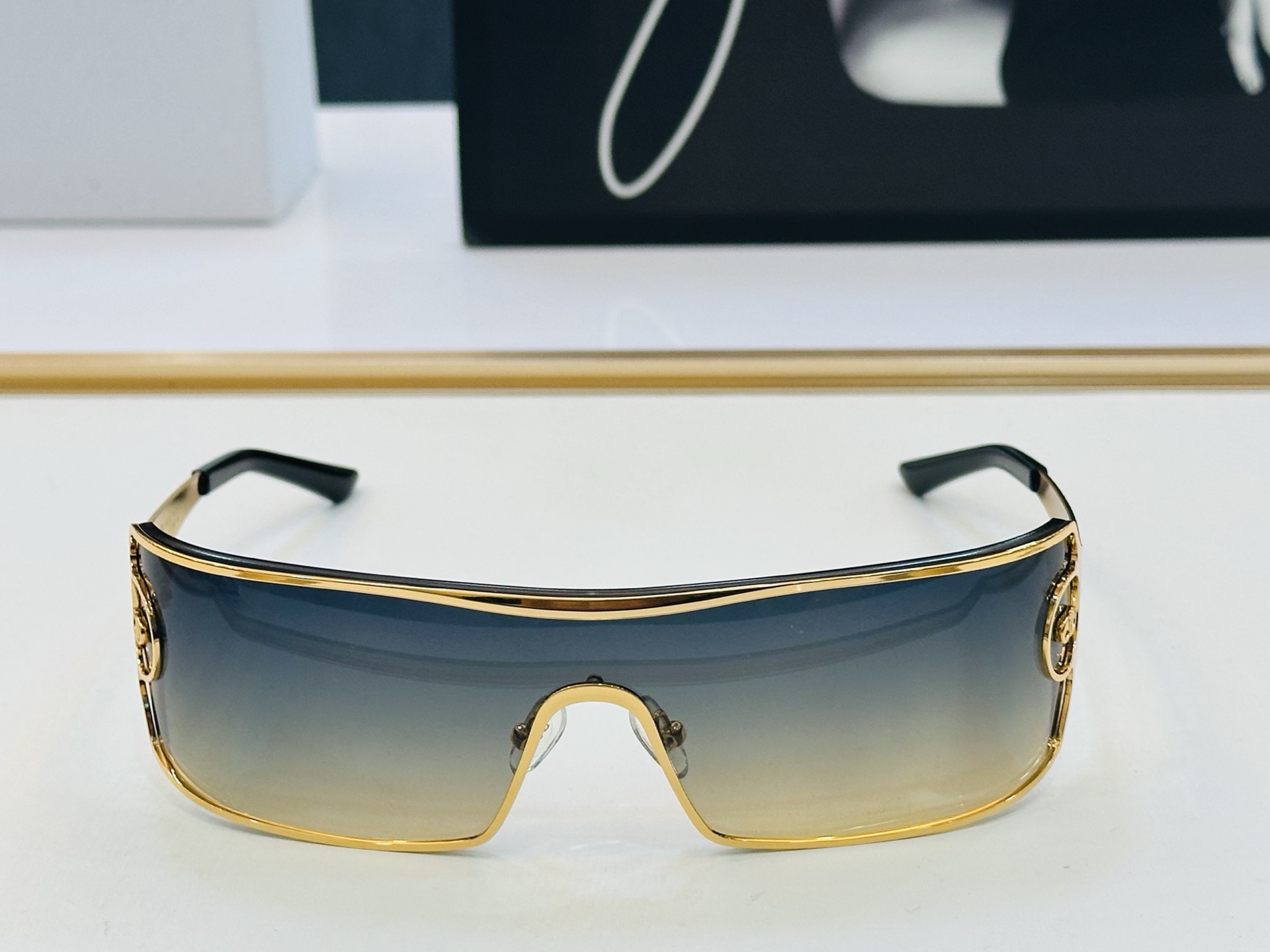 🔻🔻🔻DIO* 迪家 30AO Size：138口41-125 春夏款墨镜 😎🔆 K搭配镜腿精致 质量上