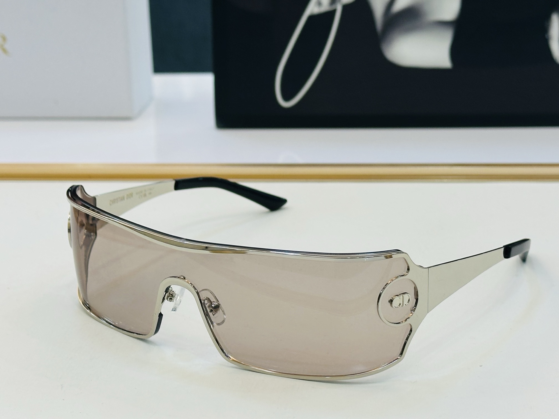 🔻🔻🔻DIO* 迪家 30AO Size：138口41-125 春夏款墨镜 😎🔆 K搭配镜腿精致 质量上