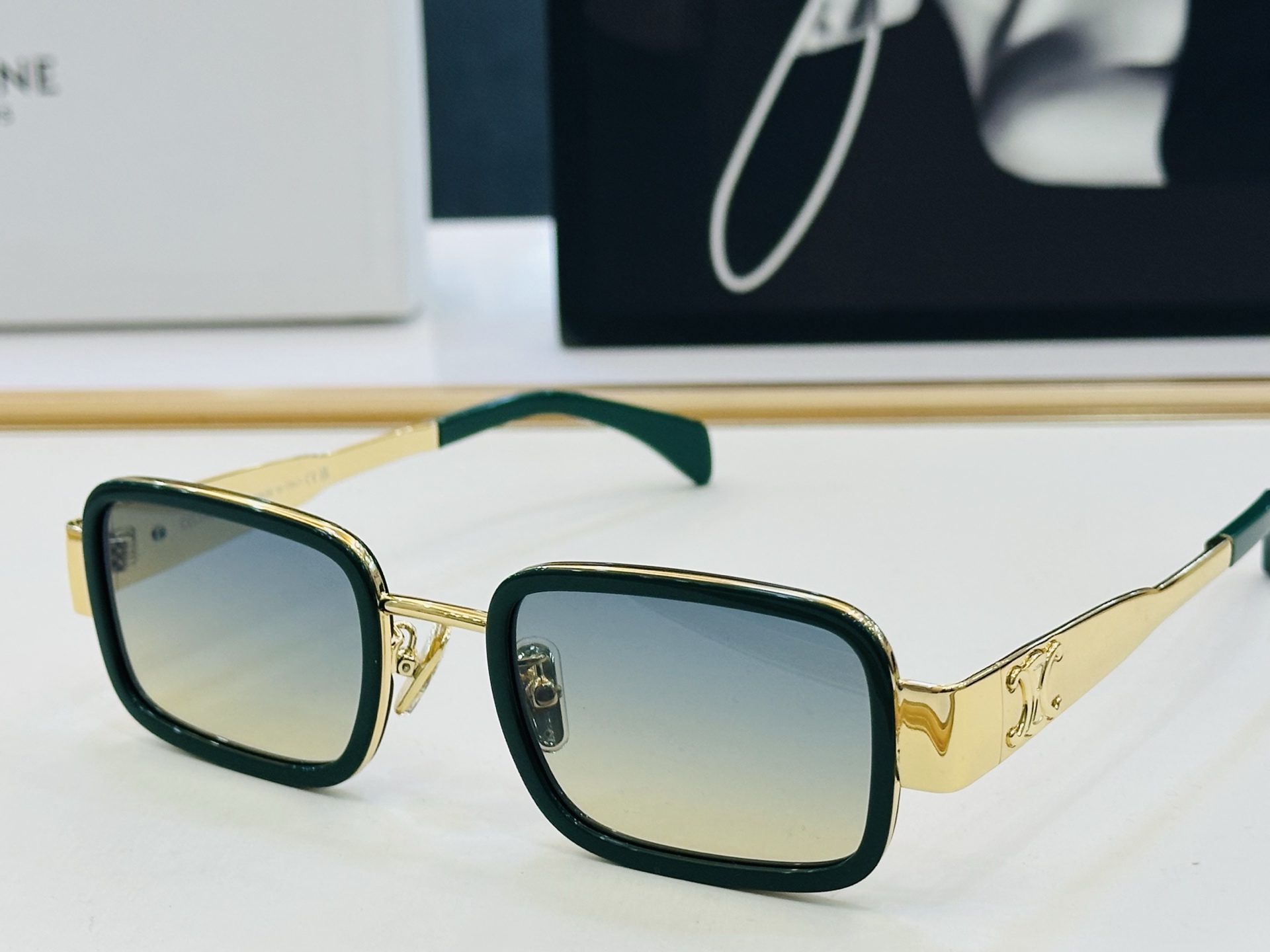 【CELINE】赛琳 CL40335F Size：50口23-145 一直热销的款式，欧美风 光泽度好 