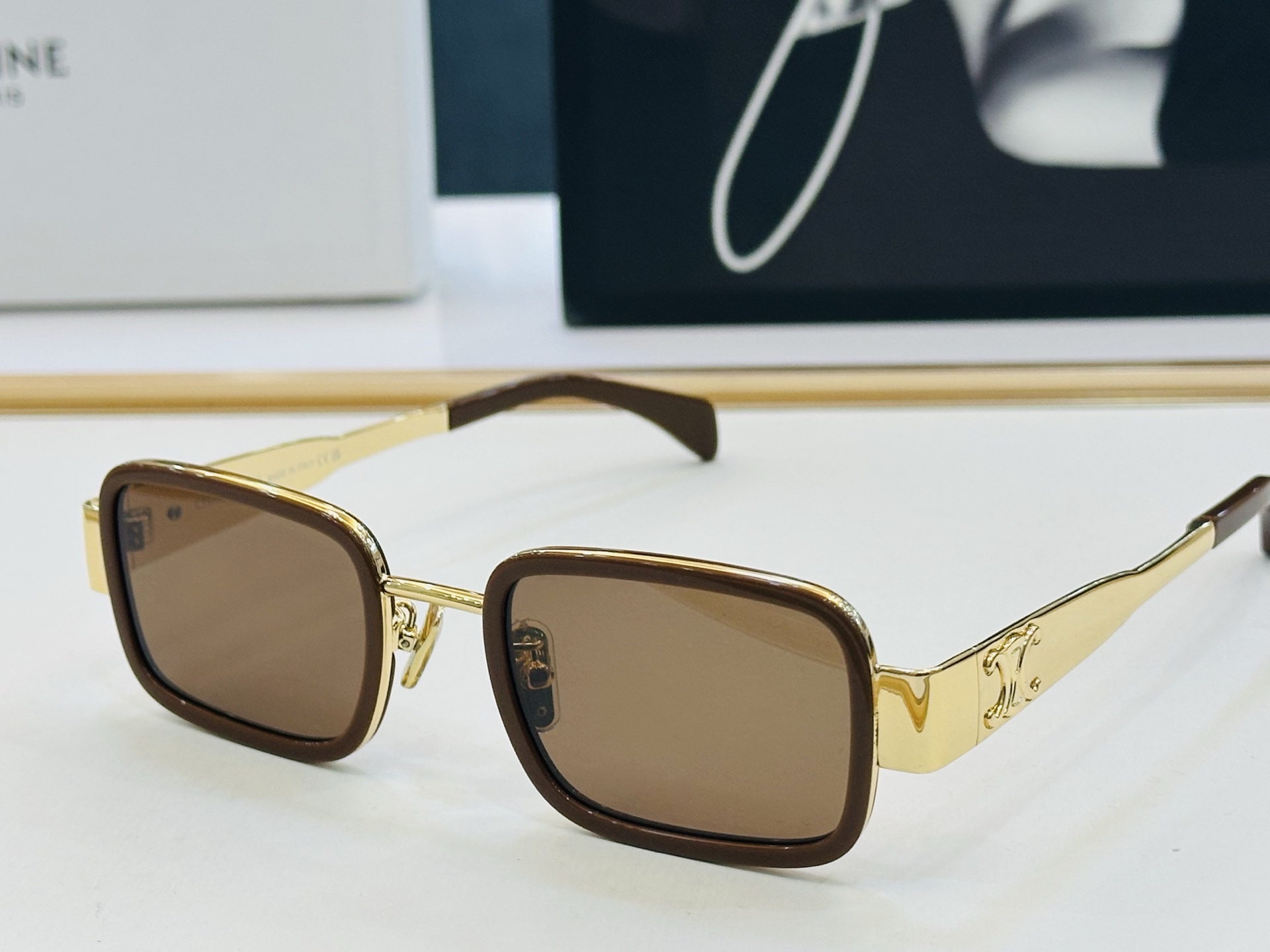 【CELINE】赛琳 CL40335F Size：50口23-145 一直热销的款式，欧美风 光泽度好 