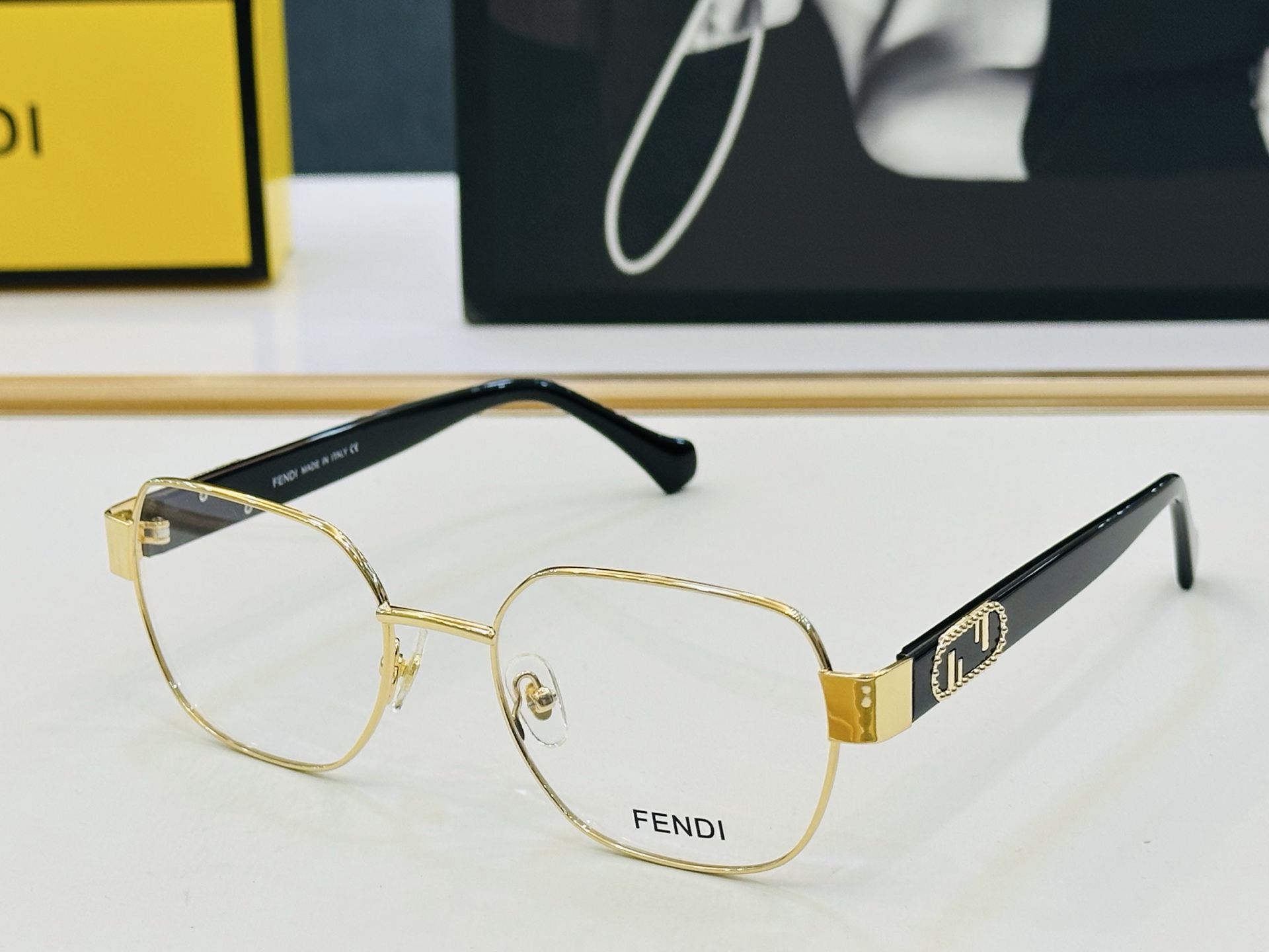 。新款FEND* FE40052 Size：53口19-145 🎁芬家 😀👏时尚经典 L配光架