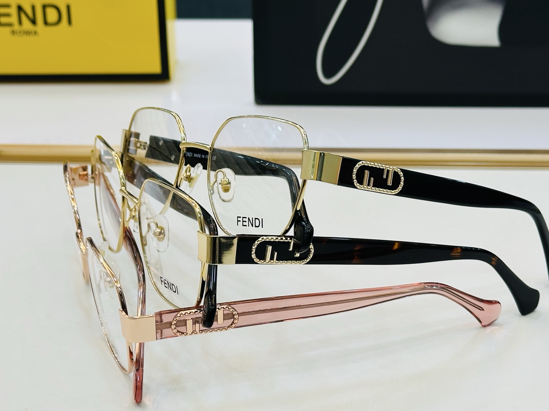 。新款FEND* FE40052 Size：53口19-145 🎁芬家 😀👏时尚经典 L配光架