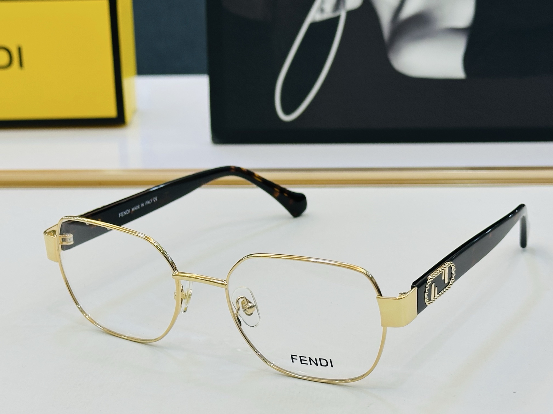 。新款FEND* FE40052 Size：53口19-145 🎁芬家 😀👏时尚经典 L配光架