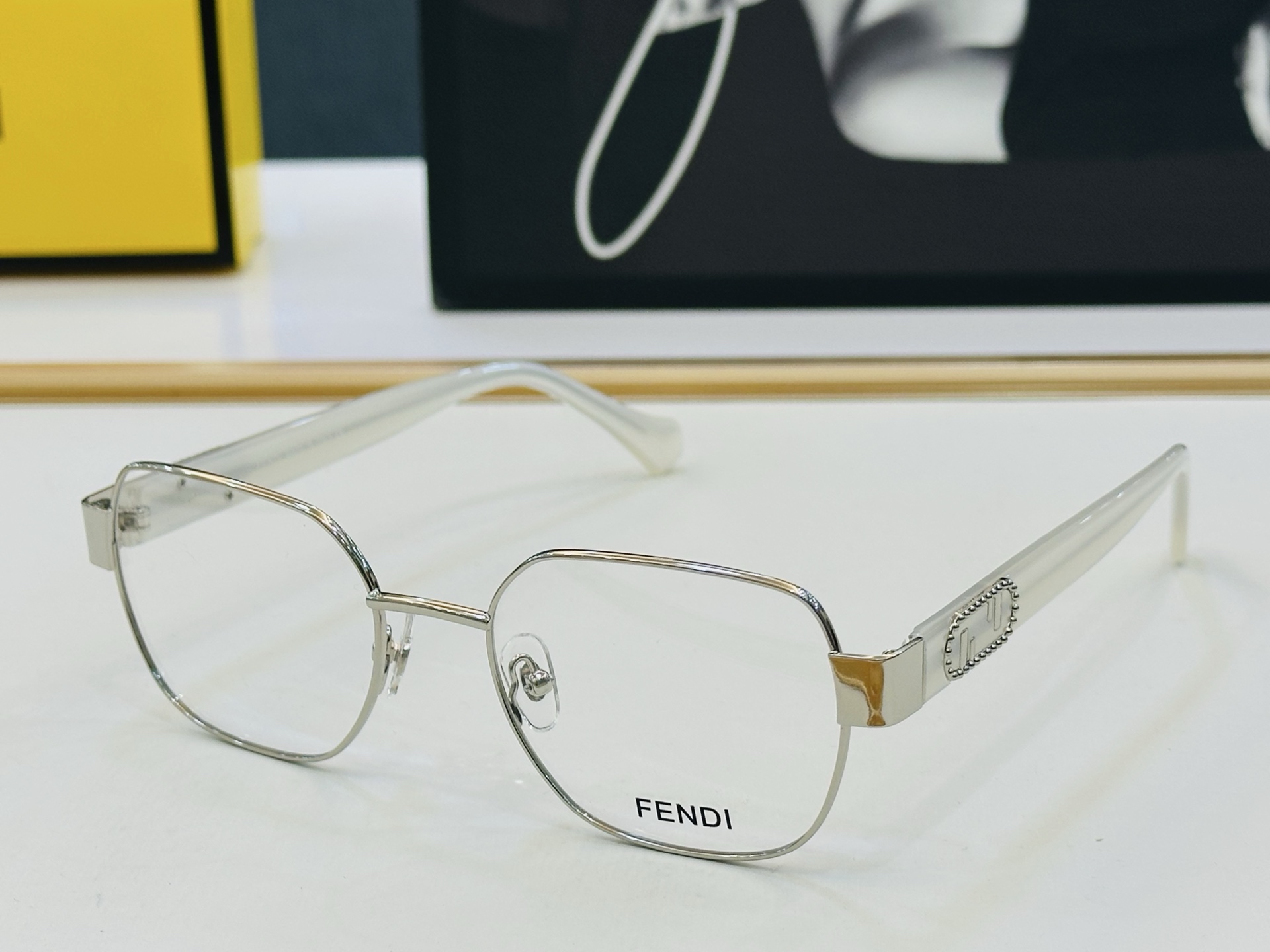 。新款FEND* FE40052 Size：53口19-145 🎁芬家 😀👏时尚经典 L配光架