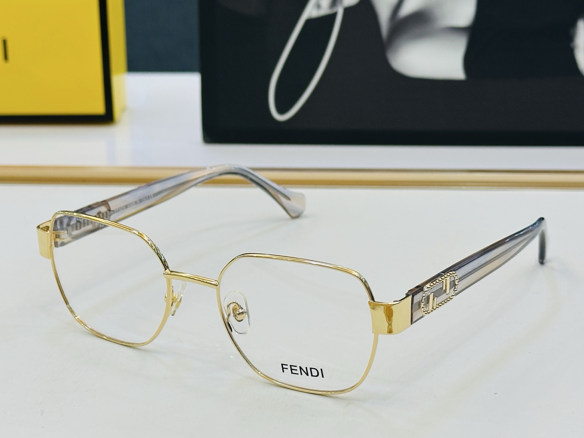 。新款FEND* FE40052 Size：53口19-145 🎁芬家 😀👏时尚经典 L配光架