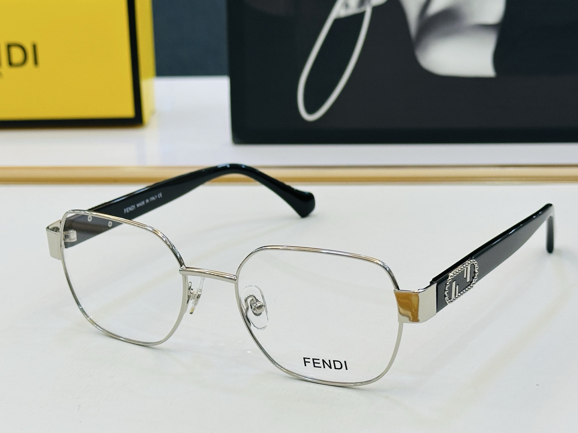 。新款FEND* FE40052 Size：53口19-145 🎁芬家 😀👏时尚经典 L配光架