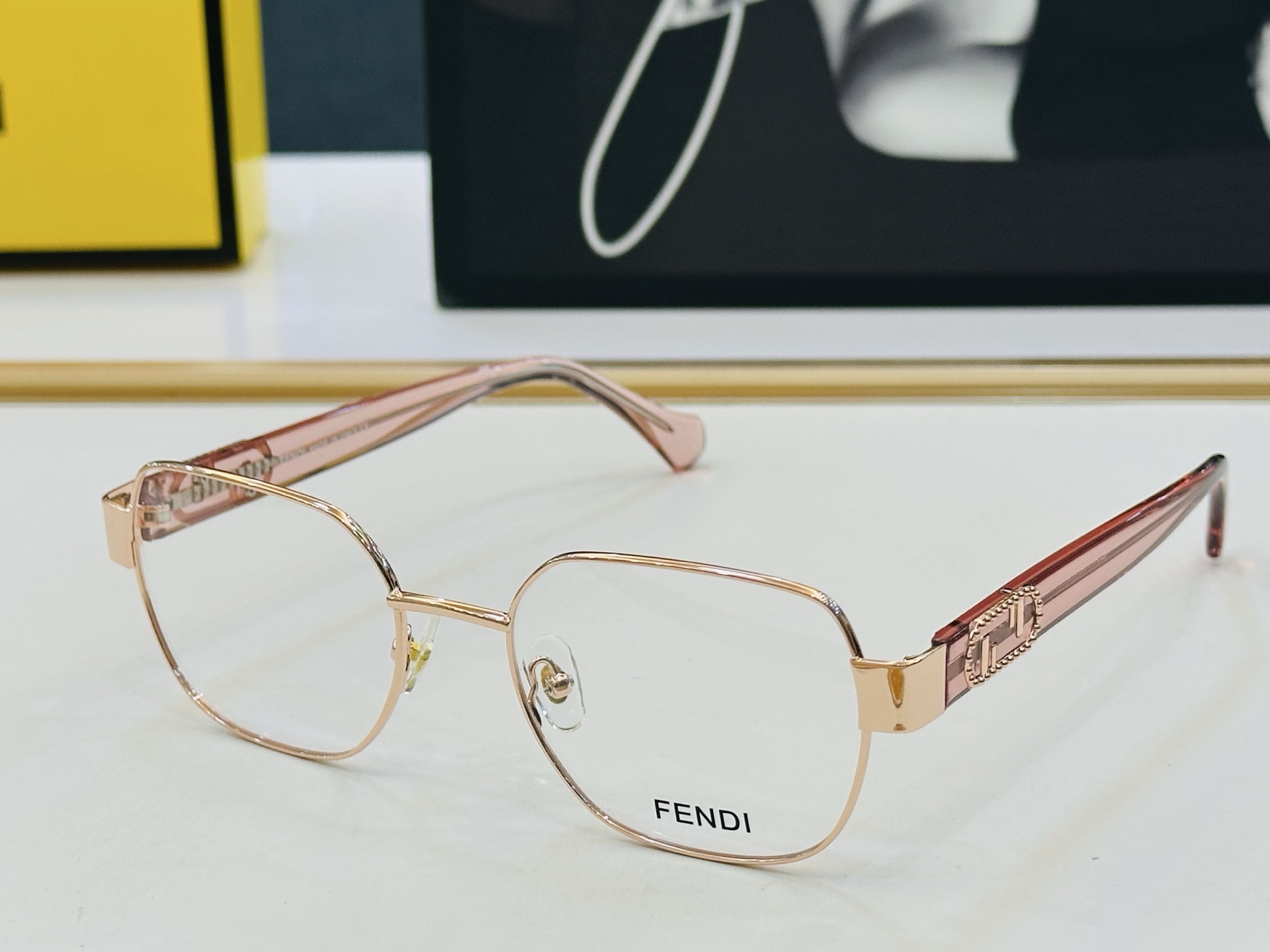 。新款FEND* FE40052 Size：53口19-145 🎁芬家 😀👏时尚经典 L配光架