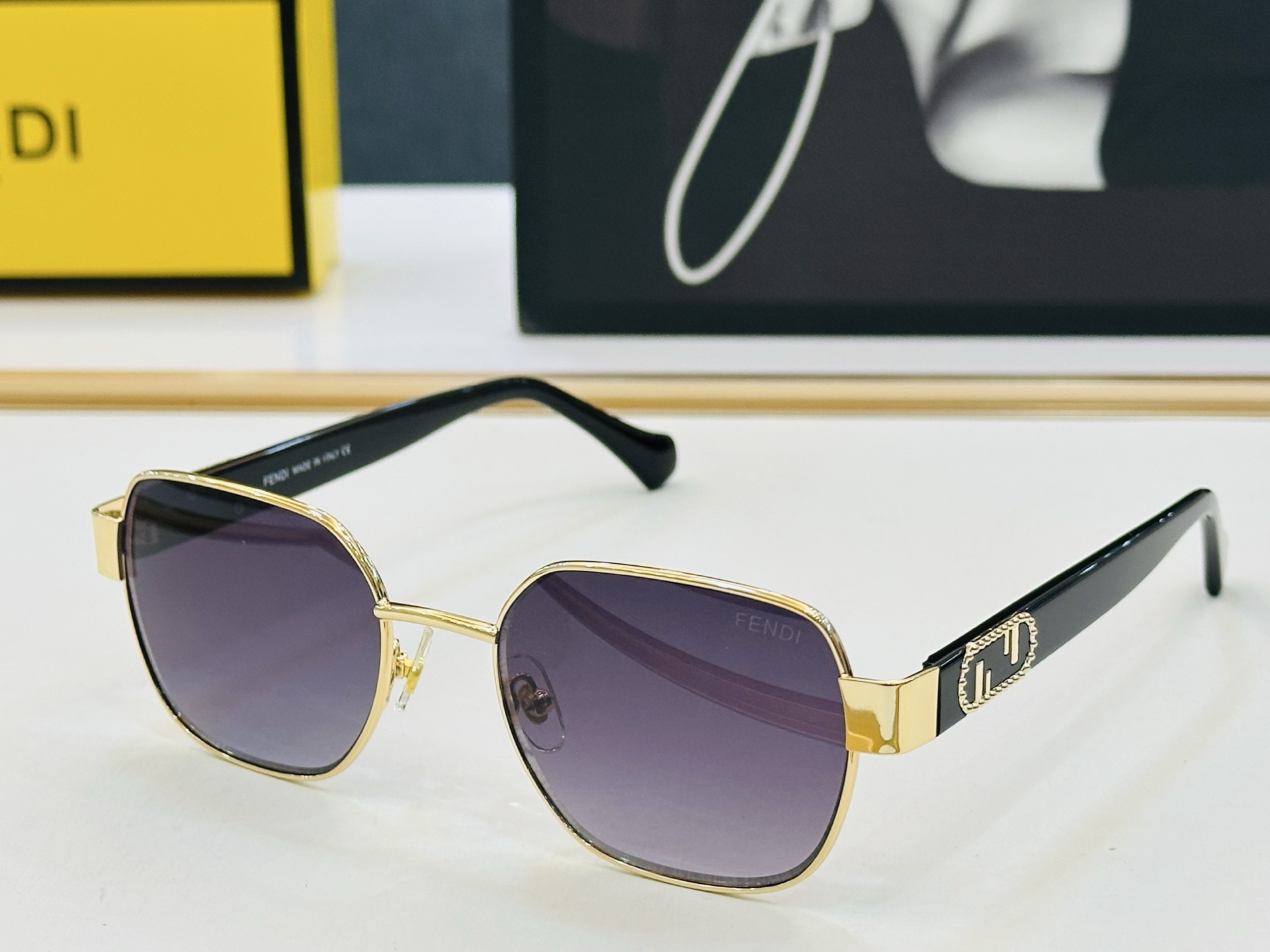 。新款FEND* FE40052 Size：53口19-145🎁芬家 😀👏时尚经典 L太阳镜