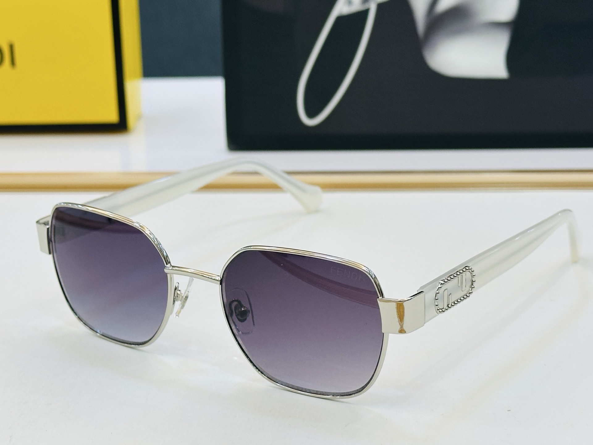 。新款FEND* FE40052 Size：53口19-145🎁芬家 😀👏时尚经典 L太阳镜