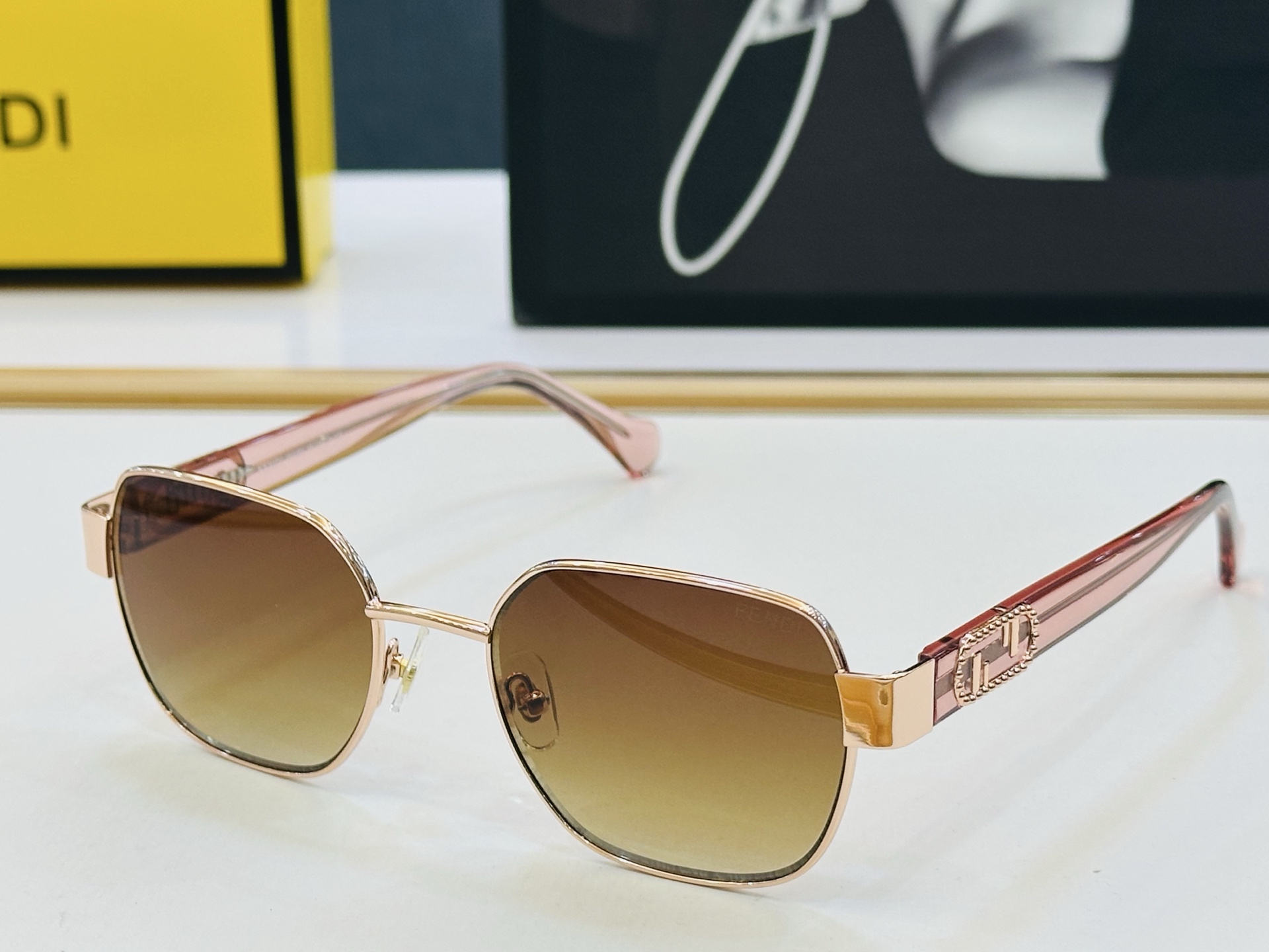 。新款FEND* FE40052 Size：53口19-145🎁芬家 😀👏时尚经典 L太阳镜