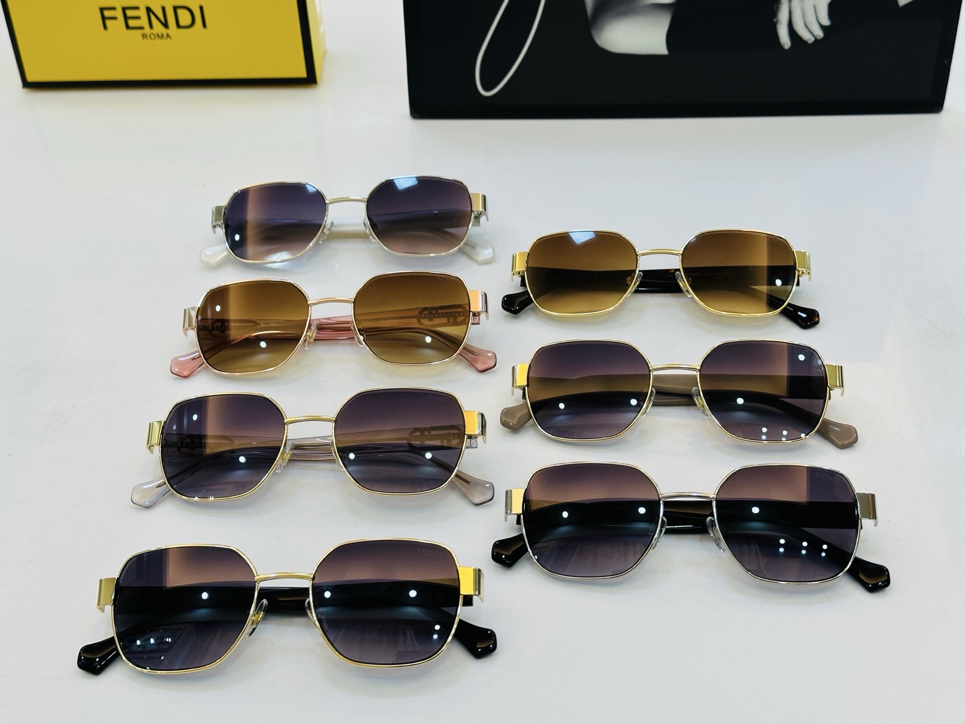 。新款FEND* FE40052 Size：53口19-145🎁芬家 😀👏时尚经典 L太阳镜