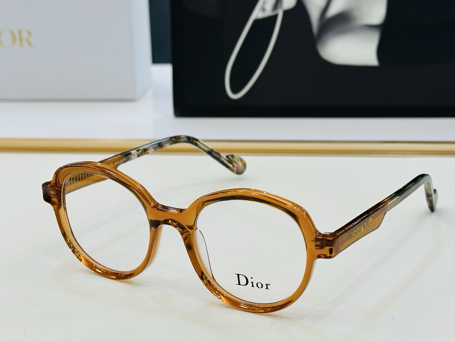 推荐 Dio* 迪家 S71 Size：53口19-145 时尚达人超爱💞 Z时尚百搭 配光架