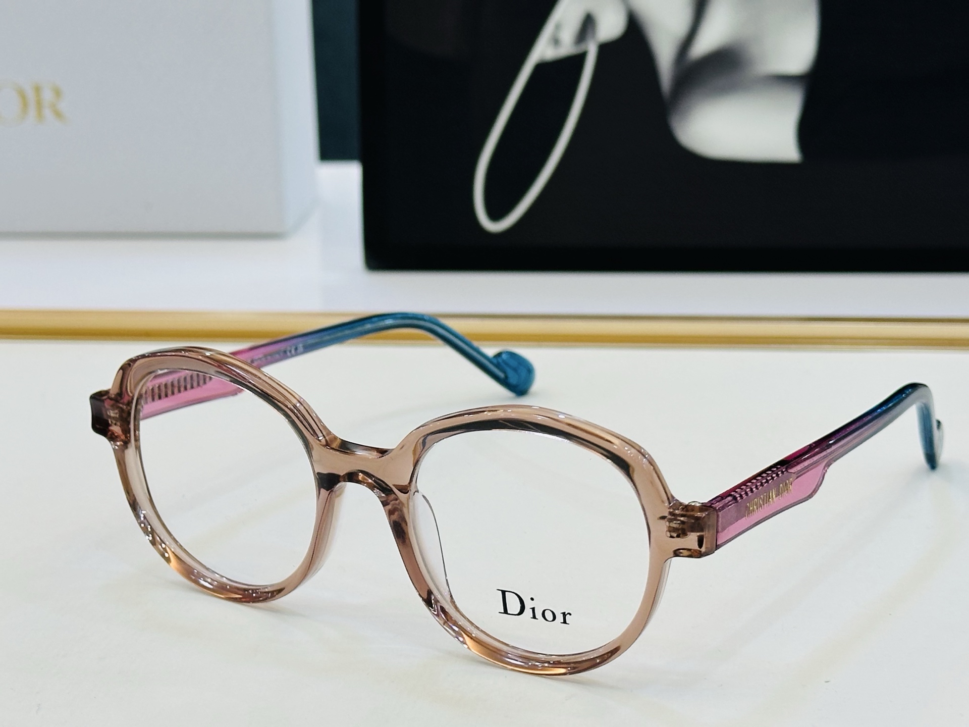 推荐 Dio* 迪家 S71 Size：53口19-145 时尚达人超爱💞 Z时尚百搭 配光架