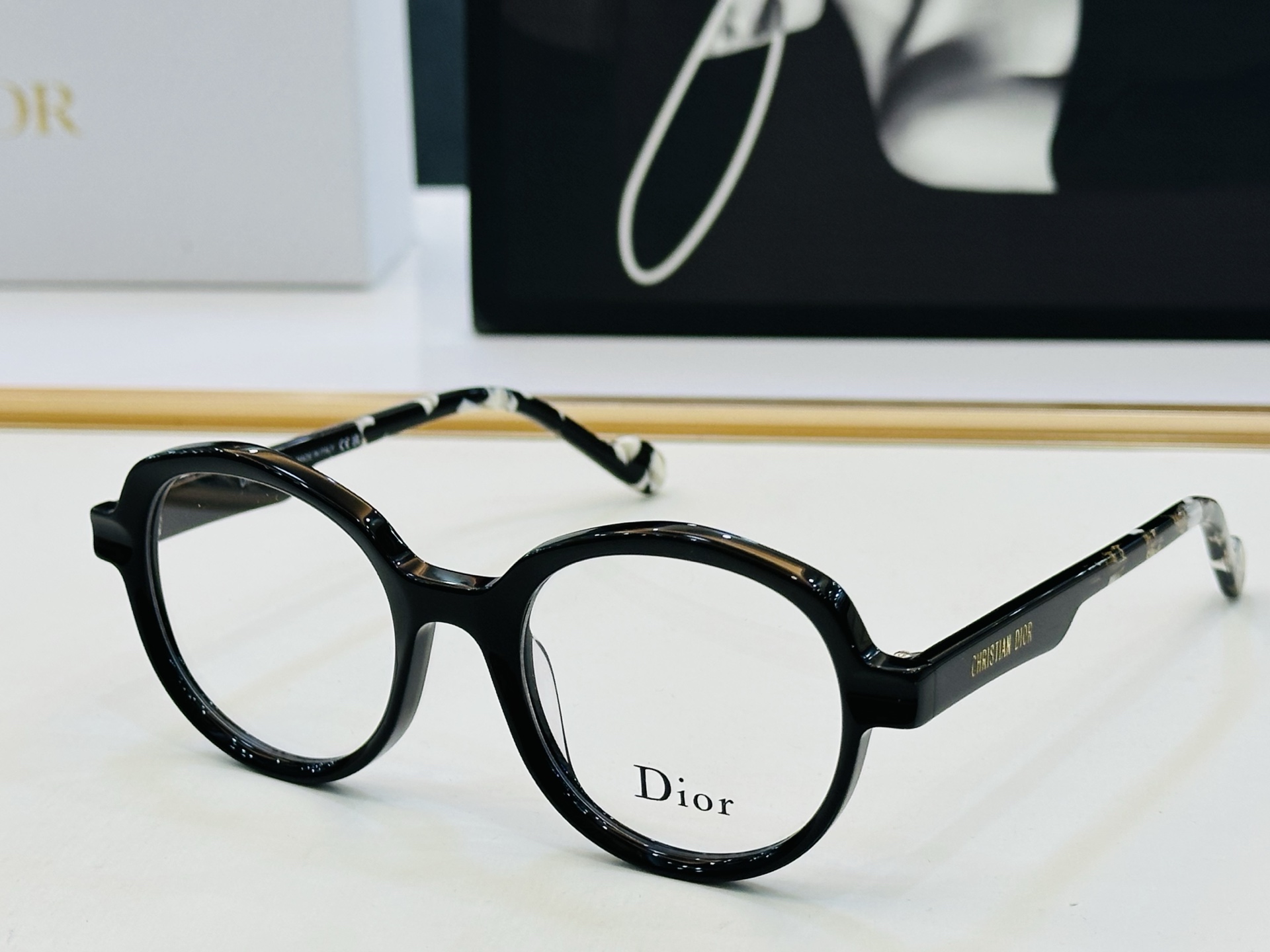 推荐 Dio* 迪家 S71 Size：53口19-145 时尚达人超爱💞 Z时尚百搭 配光架