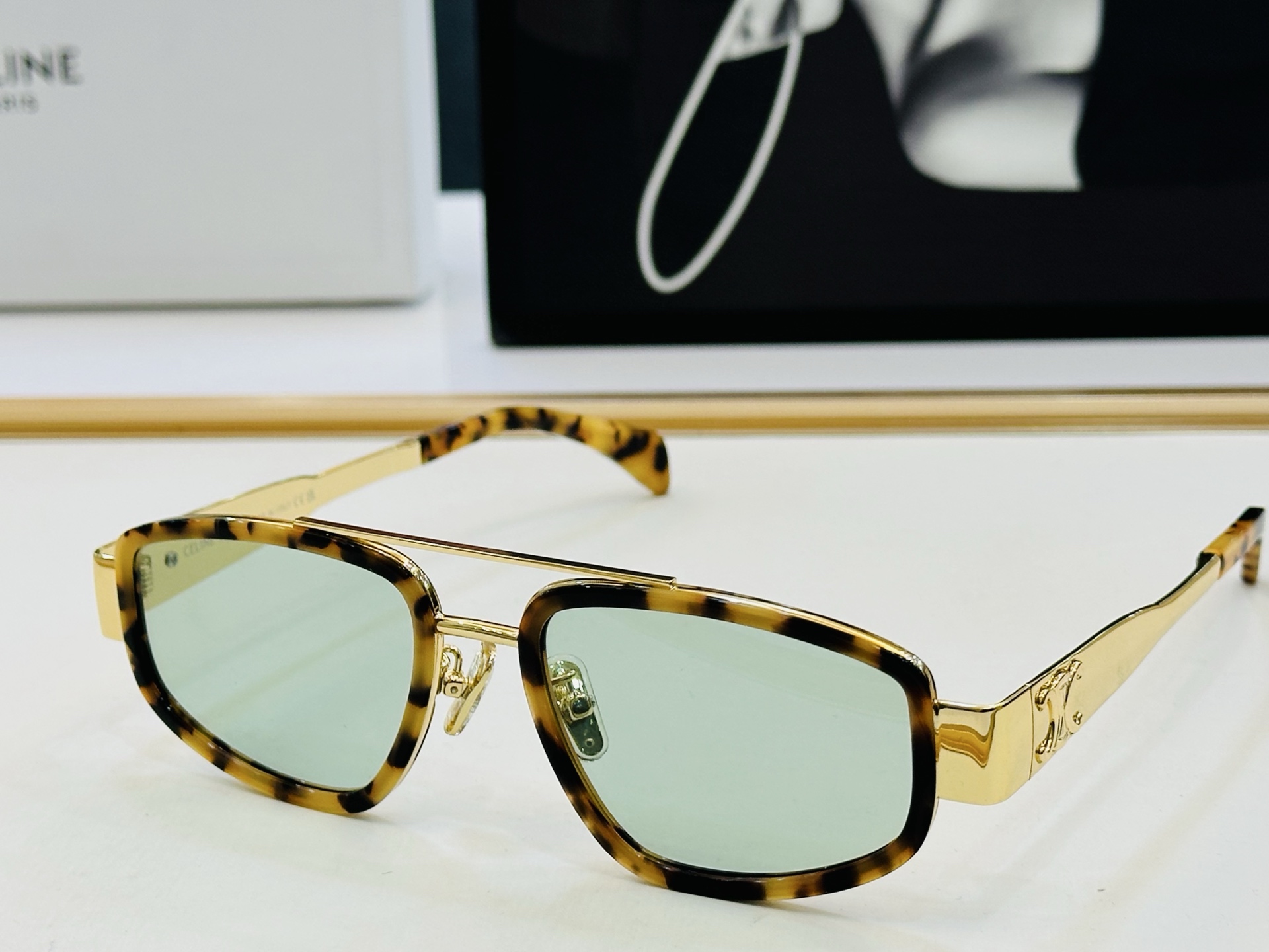 【CELINE】赛琳 CL40337F Size：53口20-145 一直热销的款式，欧美风 光泽度好 