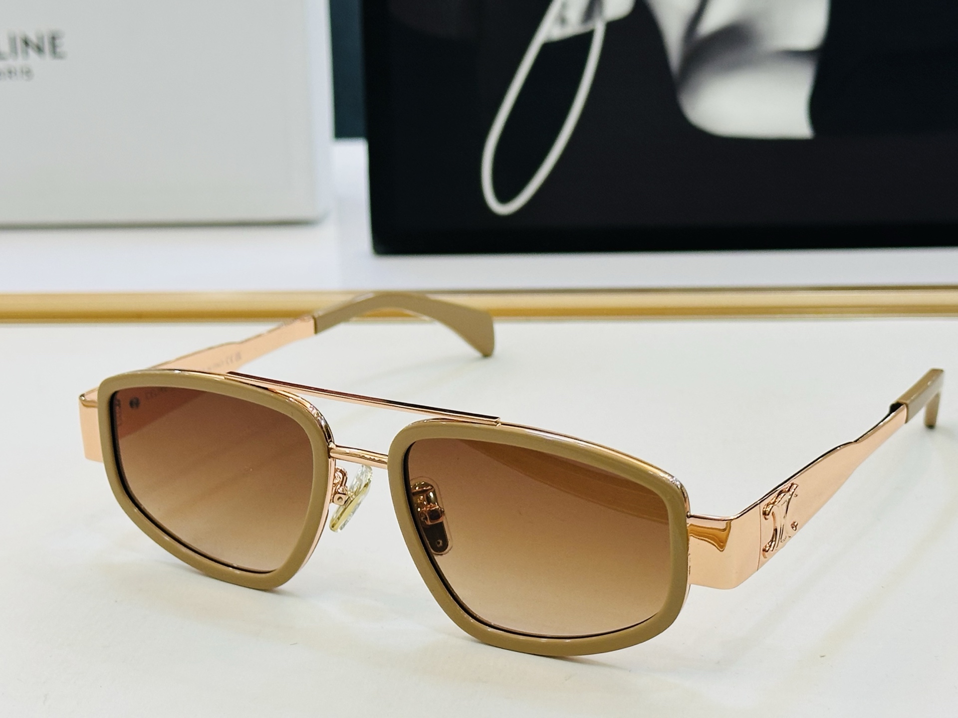 【CELINE】赛琳 CL40337F Size：53口20-145 一直热销的款式，欧美风 光泽度好 