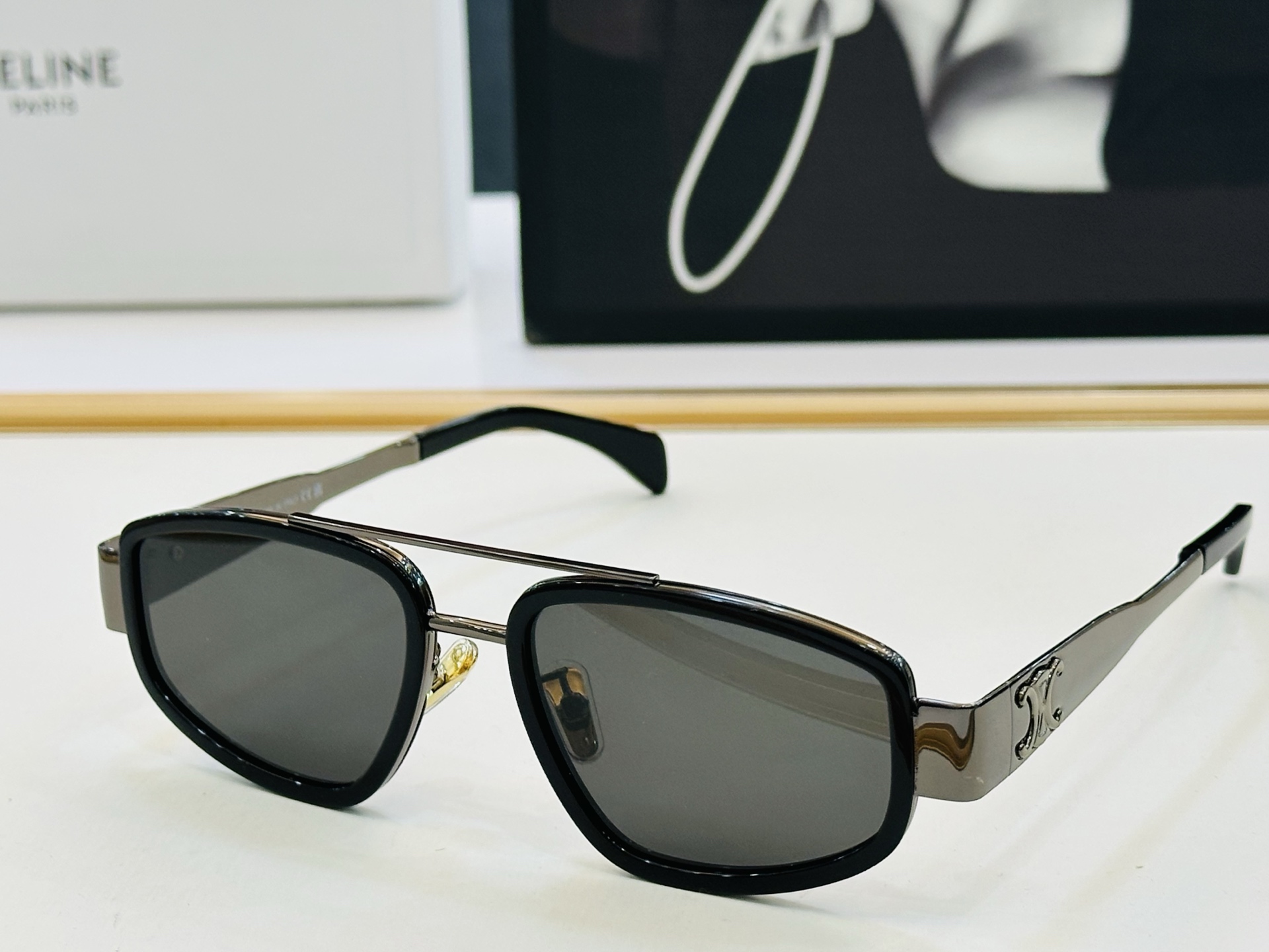 【CELINE】赛琳 CL40337F Size：53口20-145 一直热销的款式，欧美风 光泽度好 