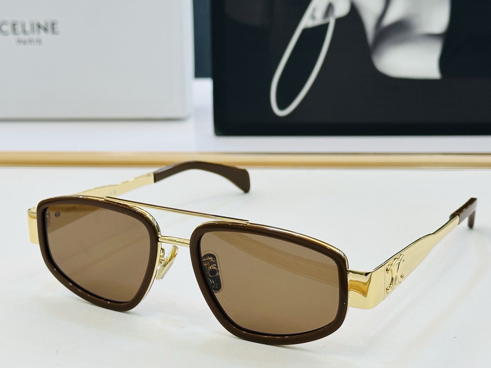 【CELINE】赛琳 CL40337F Size：53口20-145 一直热销的款式，欧美风 光泽度好 