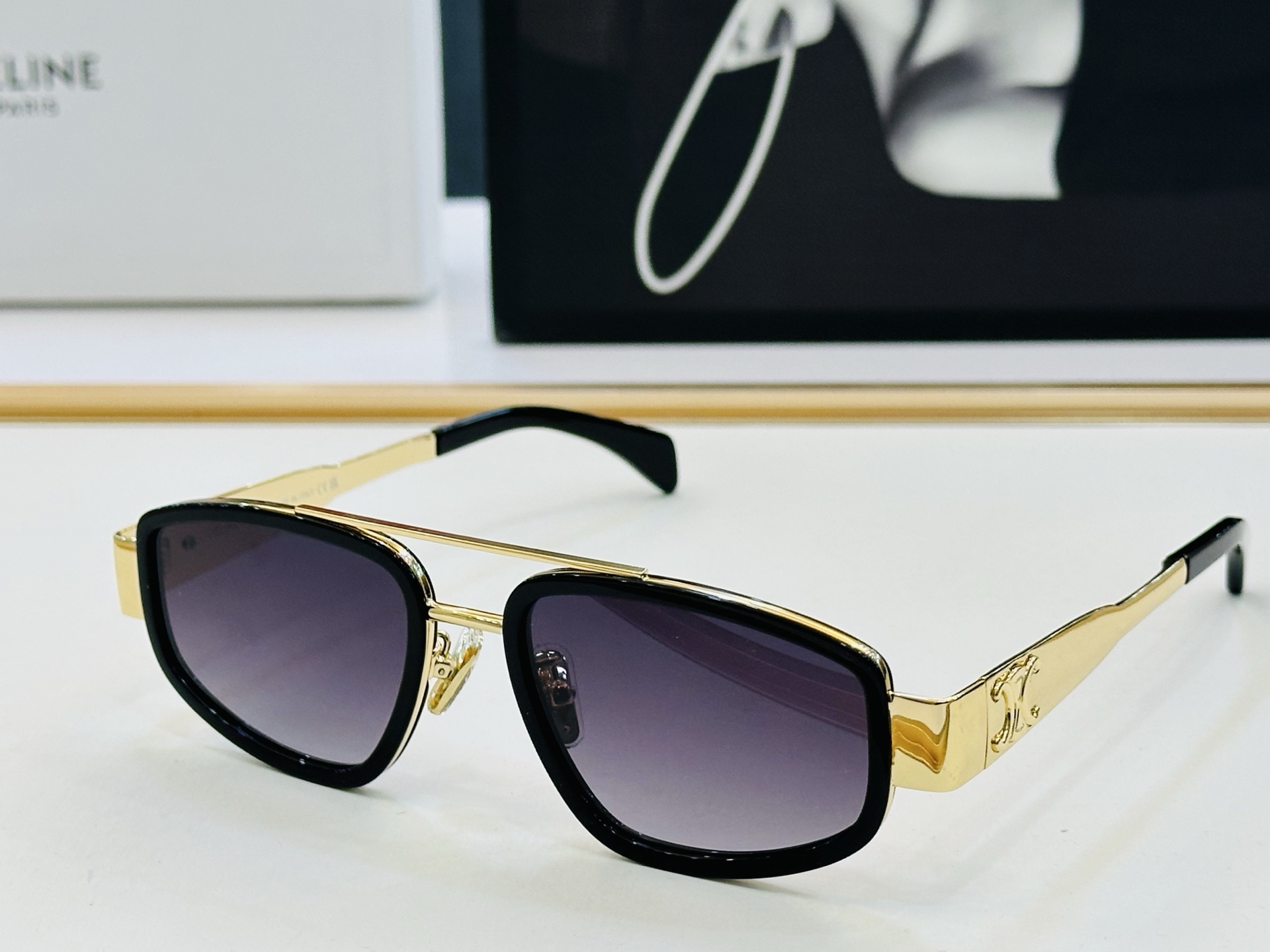 【CELINE】赛琳 CL40337F Size：53口20-145 一直热销的款式，欧美风 光泽度好 