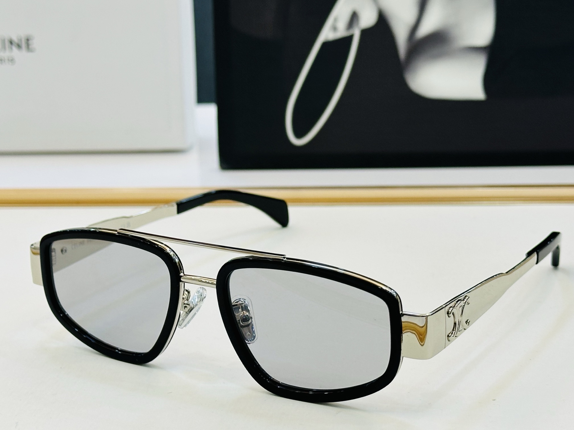 【CELINE】赛琳 CL40337F Size：53口20-145 一直热销的款式，欧美风 光泽度好 