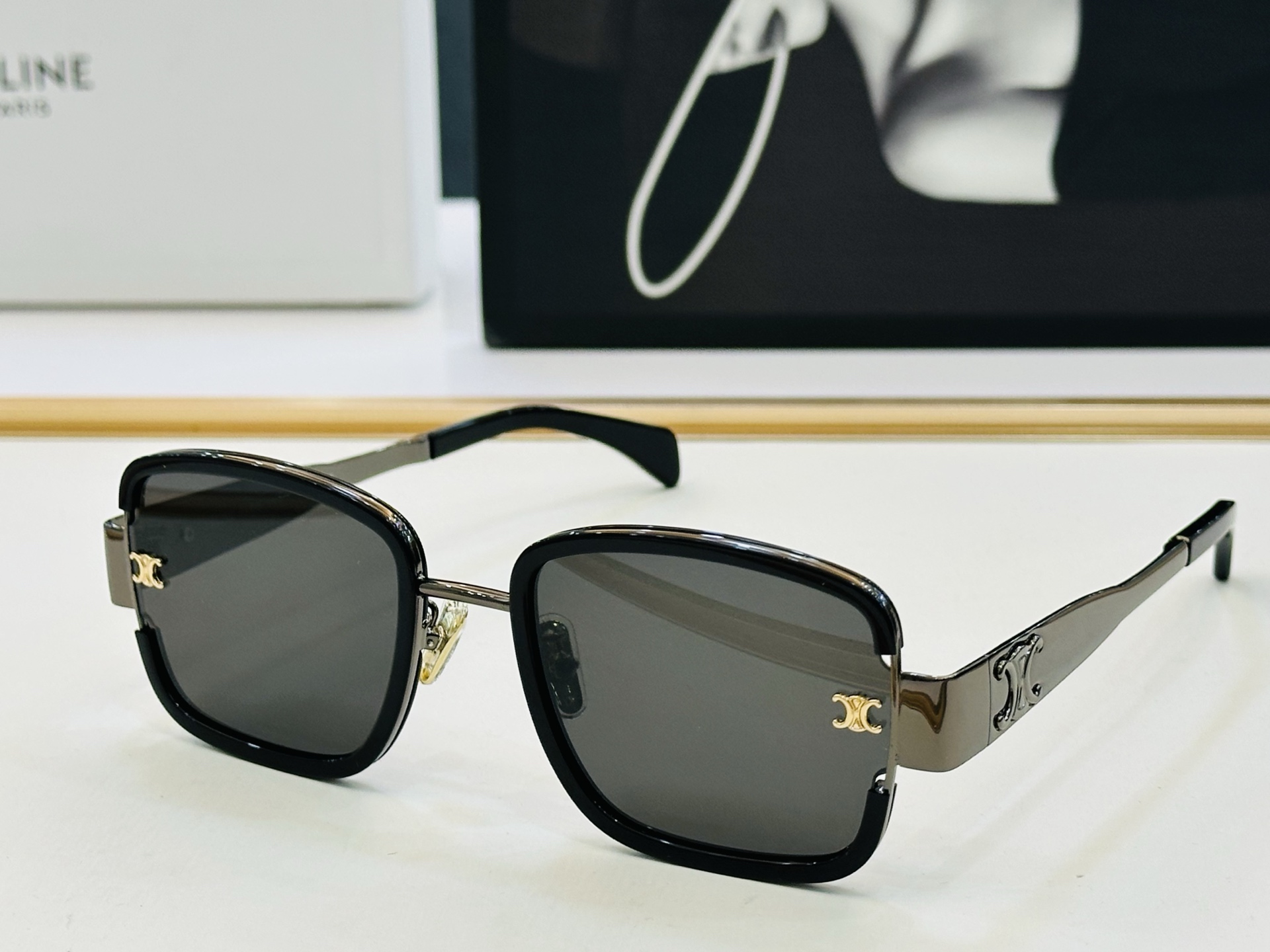 【CELINE】赛琳 CL40336F Size：55口23-145 一直热销的款式，欧美风 光泽度好 