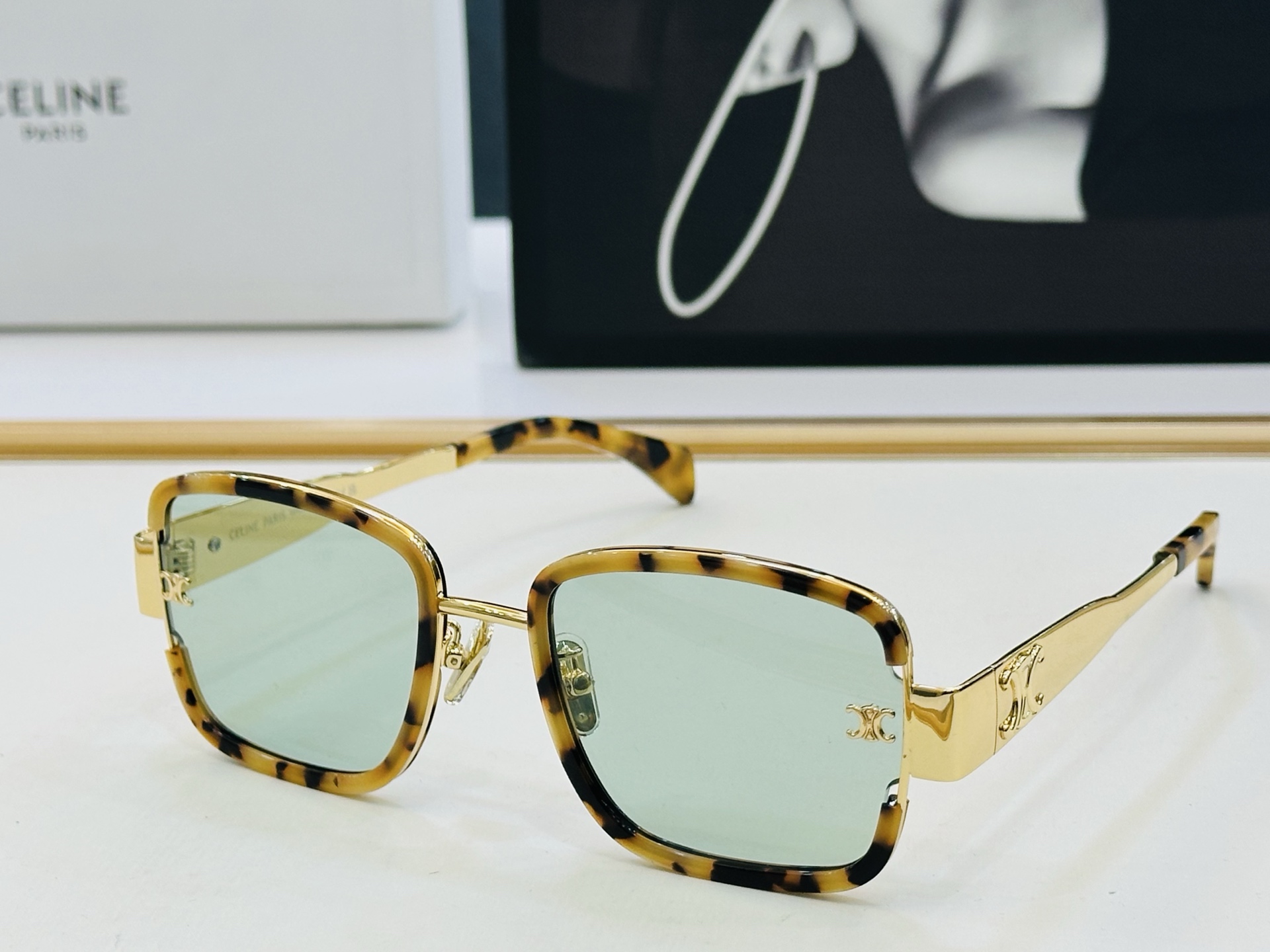 【CELINE】赛琳 CL40336F Size：55口23-145 一直热销的款式，欧美风 光泽度好 