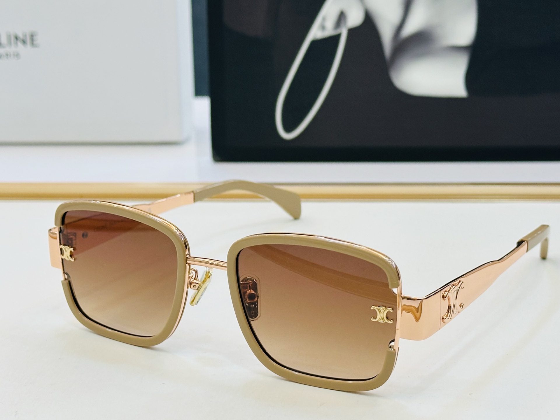 【CELINE】赛琳 CL40336F Size：55口23-145 一直热销的款式，欧美风 光泽度好 