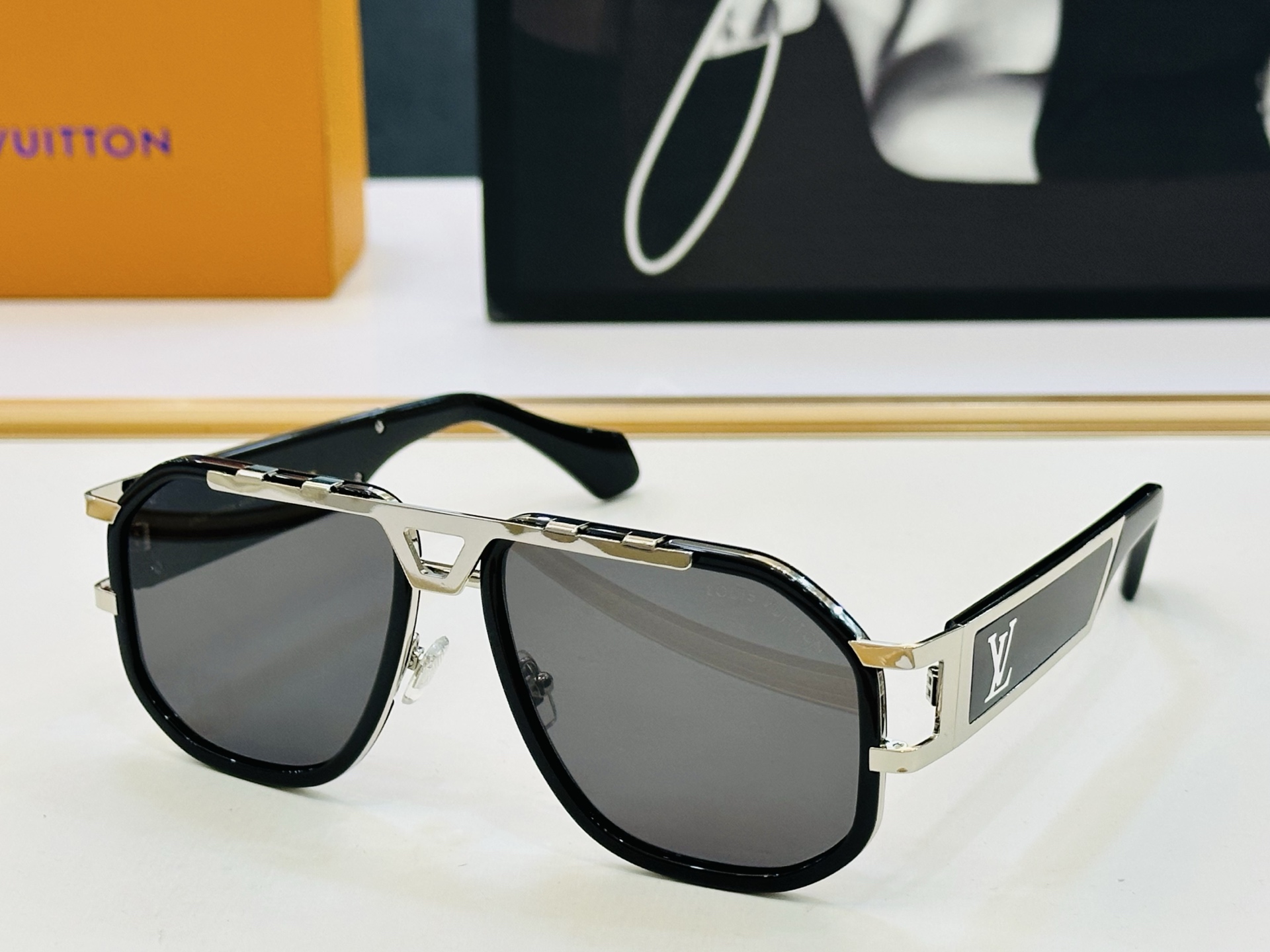 路易家 🎩Z1657LU Size：57口17-145 充满活力的 展现独特个性🌟展现大气的你 J高品质