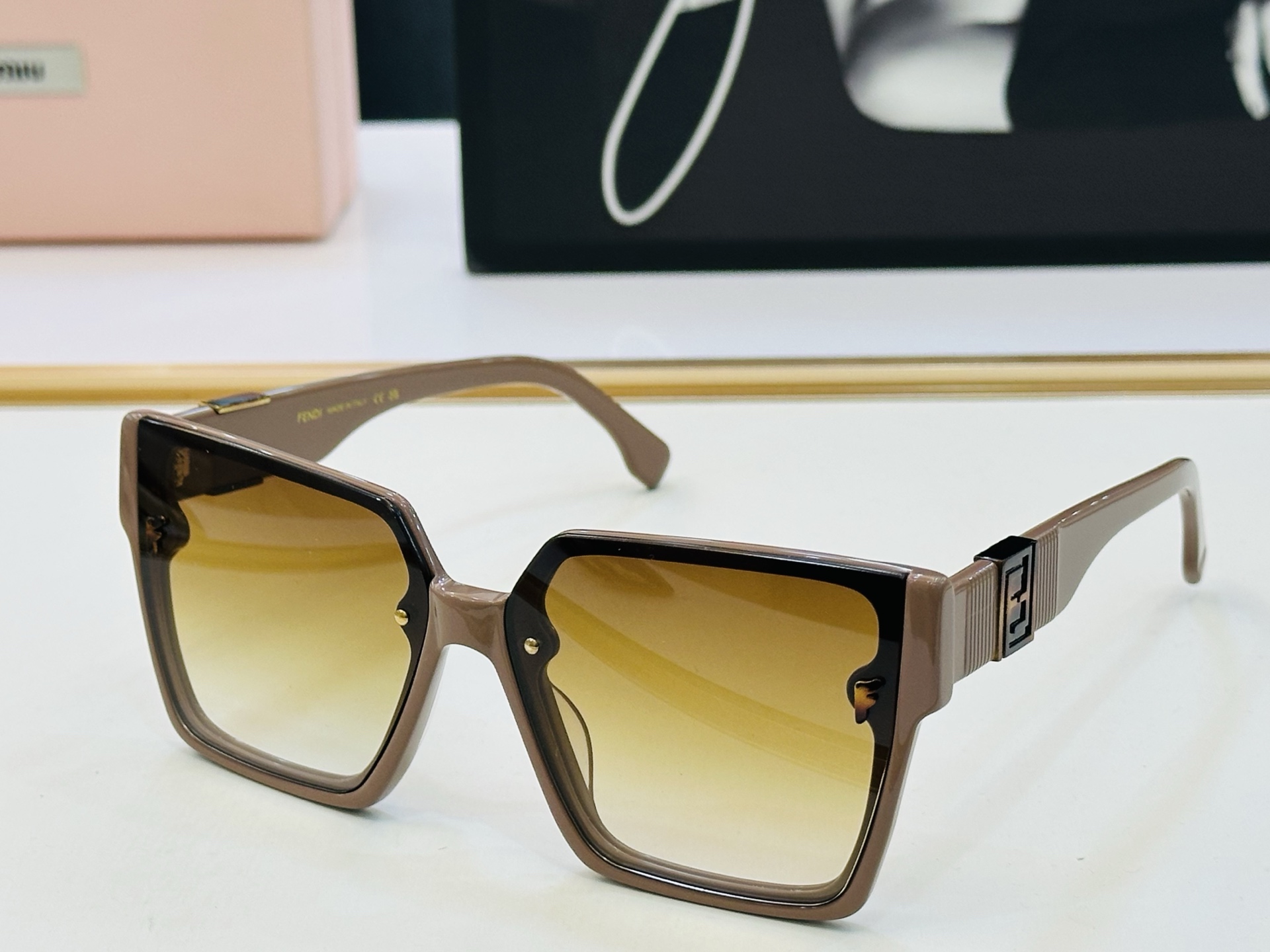 FEND* 芬家 FE23027 Size：62口13-145 👍👍标新立异 👄👄b适合各种脸型