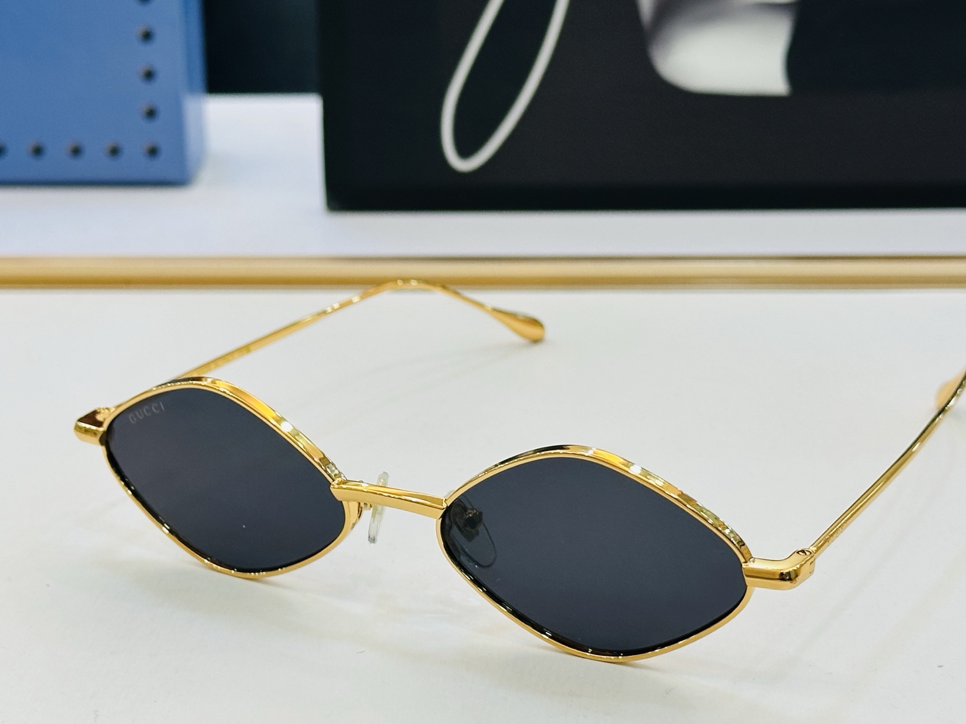 GUCC* 古家 GG1658 🐝🐝系列 Size：55口18-145 🍁🍁b超绝品质 太阳镜。