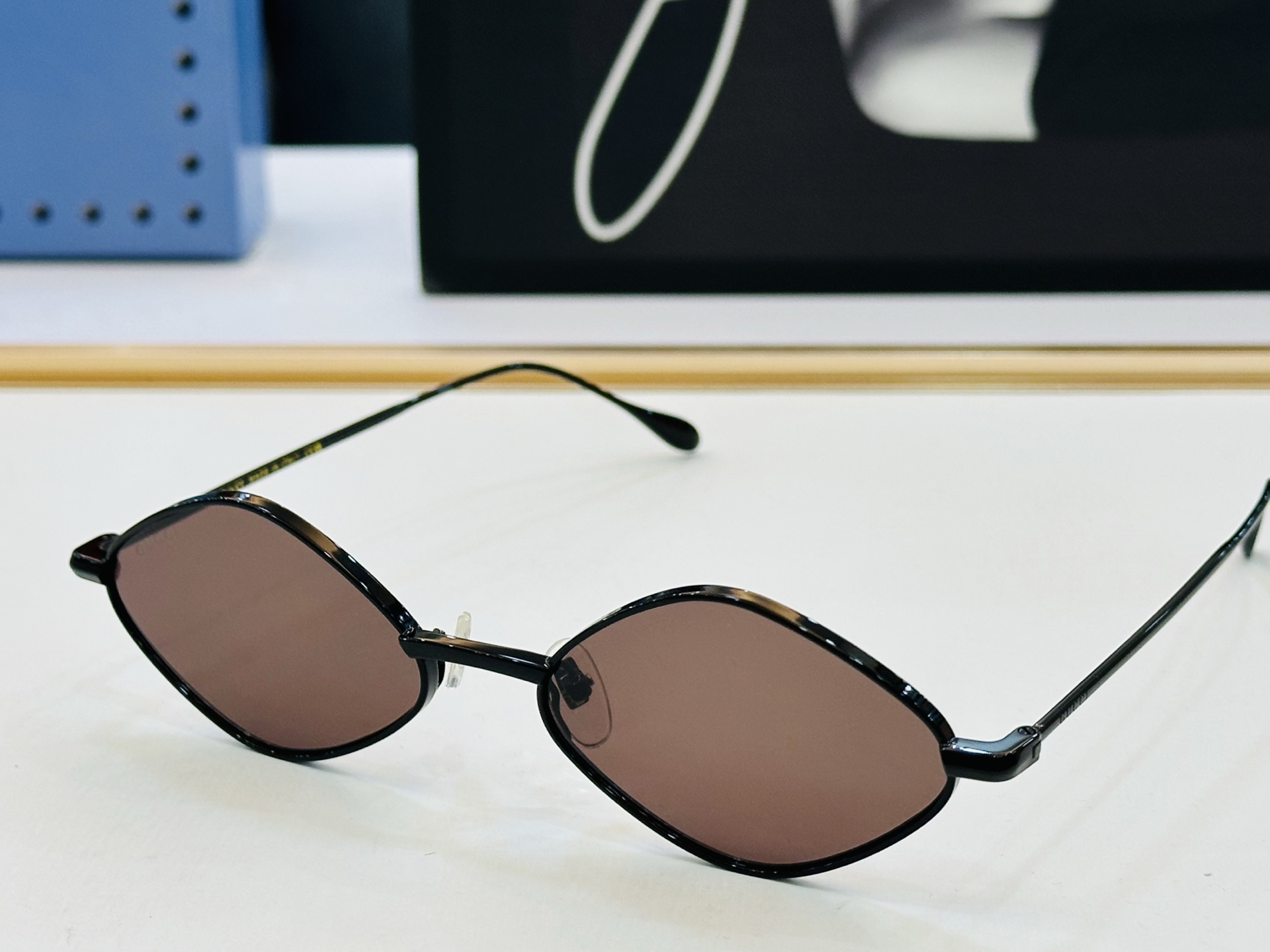 GUCC* 古家 GG1658 🐝🐝系列 Size：55口18-145 🍁🍁b超绝品质 太阳镜。