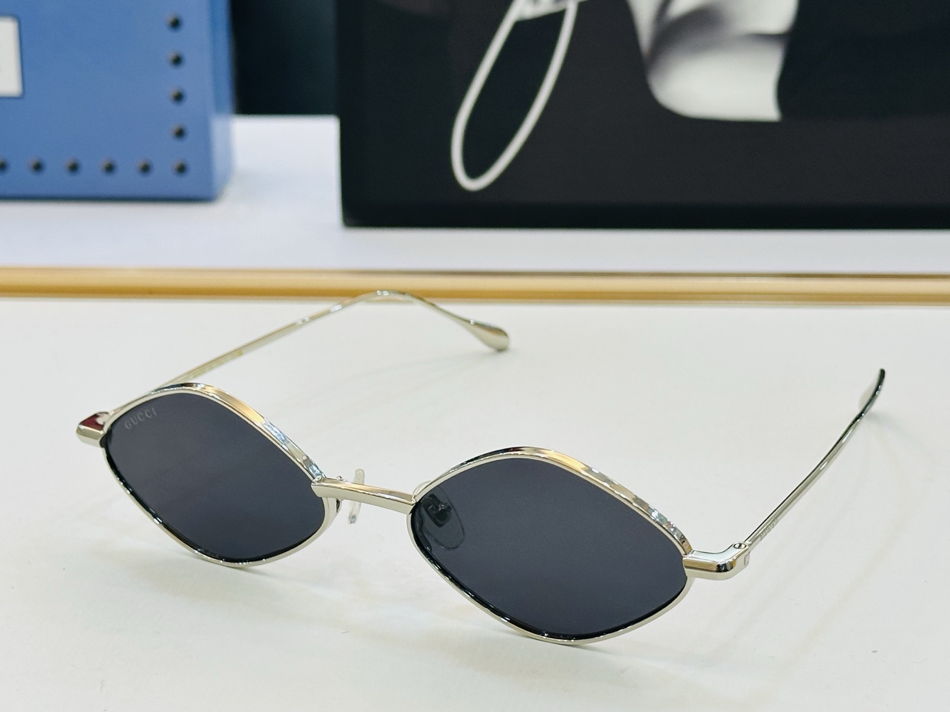 GUCC* 古家 GG1658 🐝🐝系列 Size：55口18-145 🍁🍁b超绝品质 太阳镜。