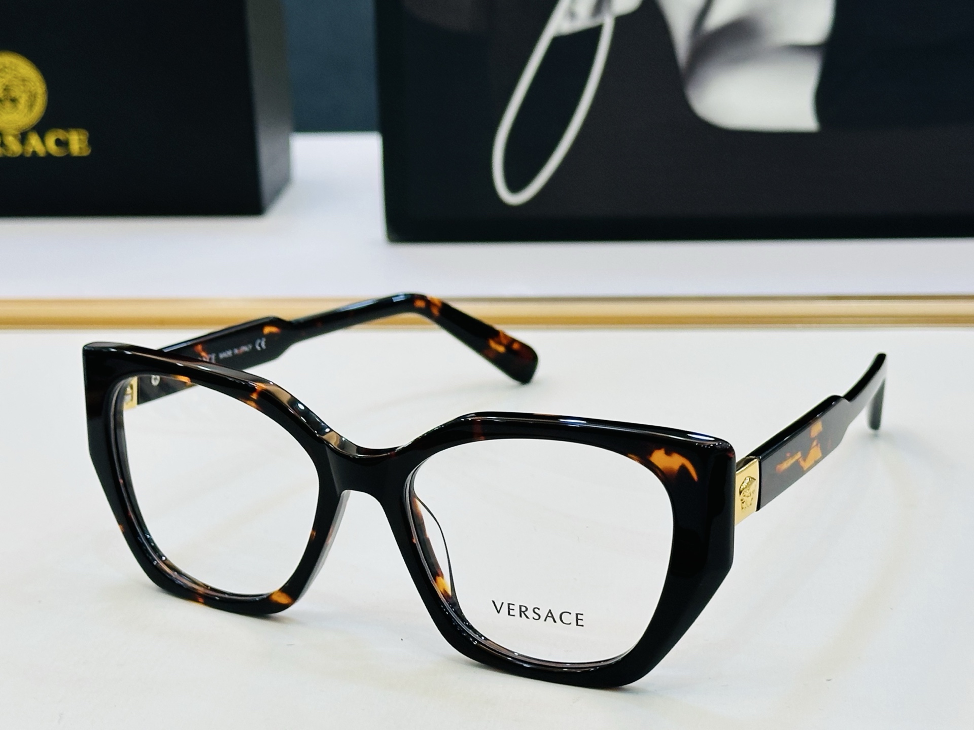 🎉🎉范思家 VERSACE✨✨✨MODEL：VE3357 Size：54口18-145 ✨Z有范